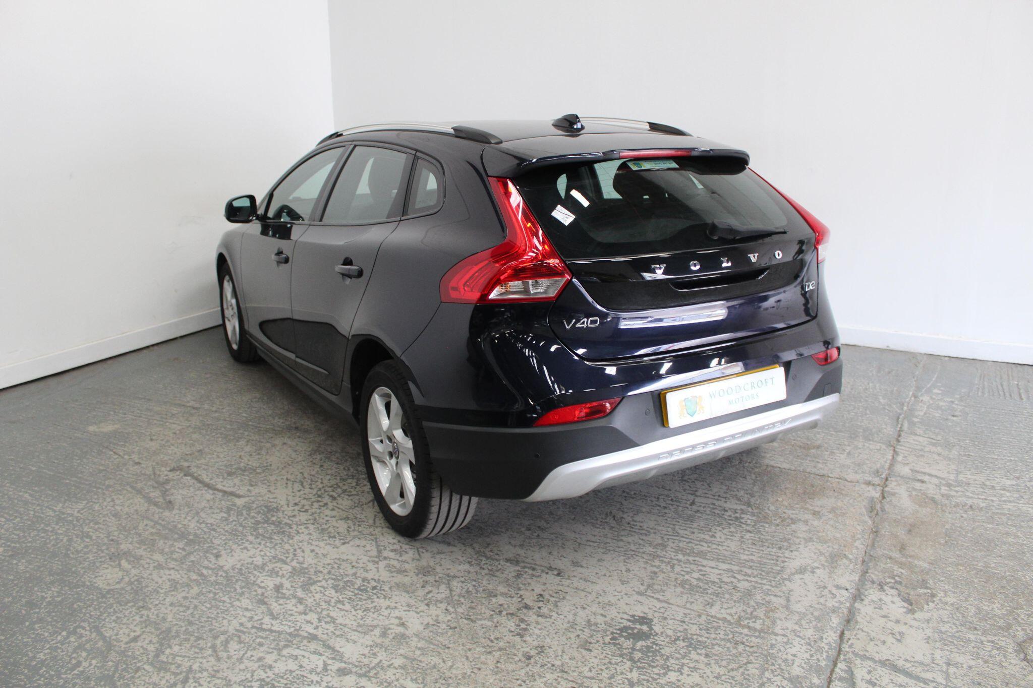 Volvo V40 Cross Country view 7