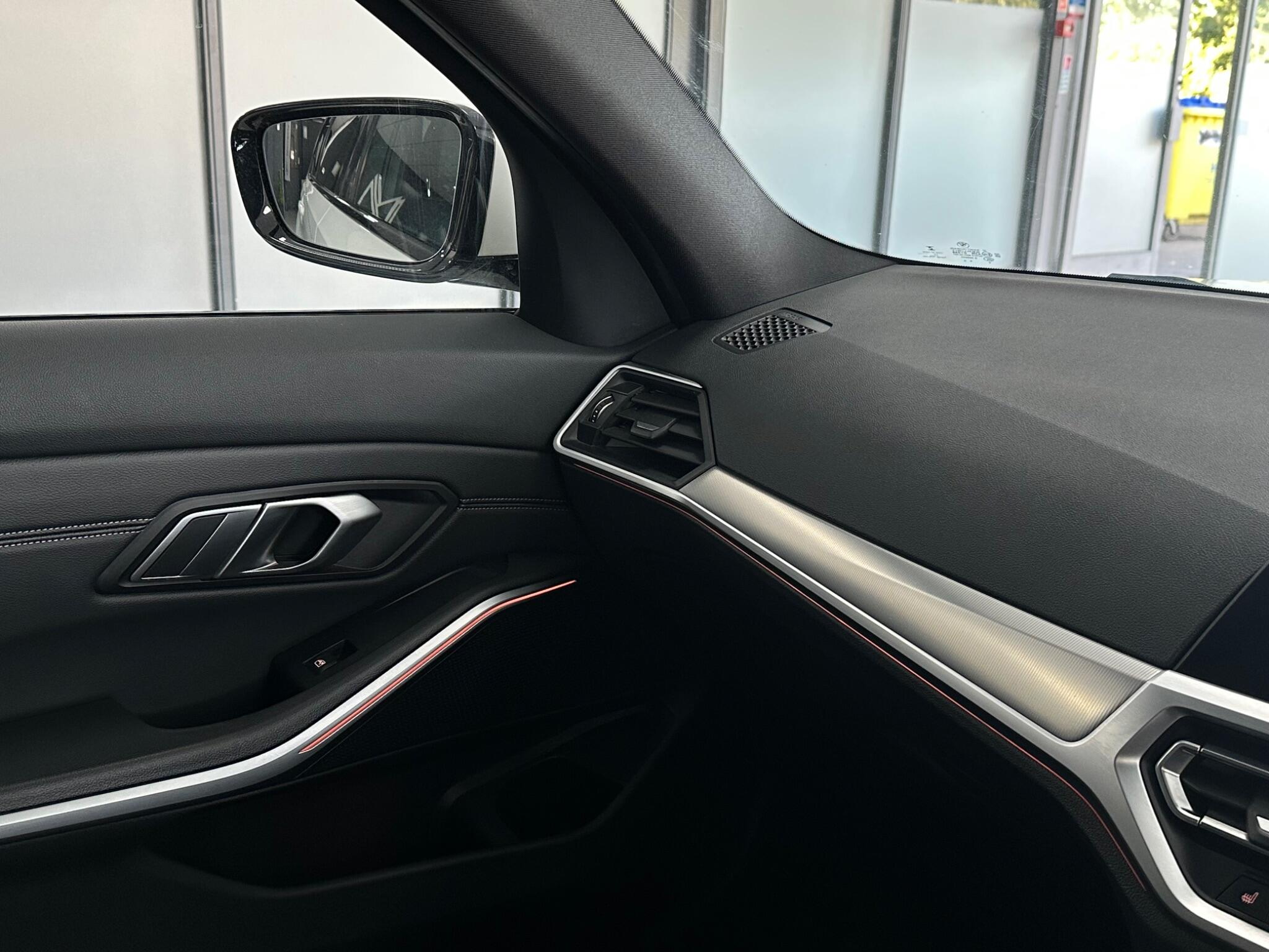 BMW 3 Series view 30