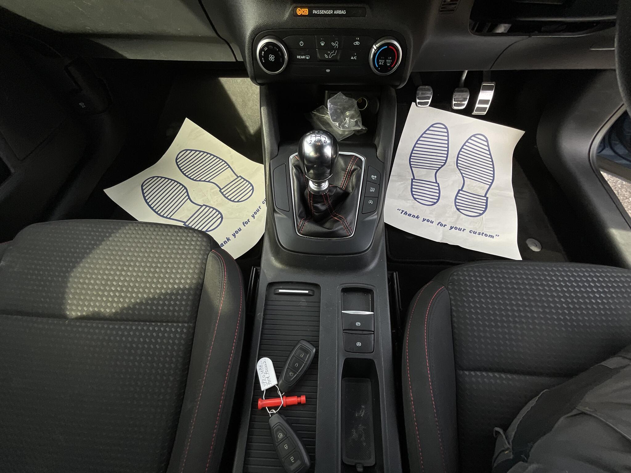 Ford Focus view 23
