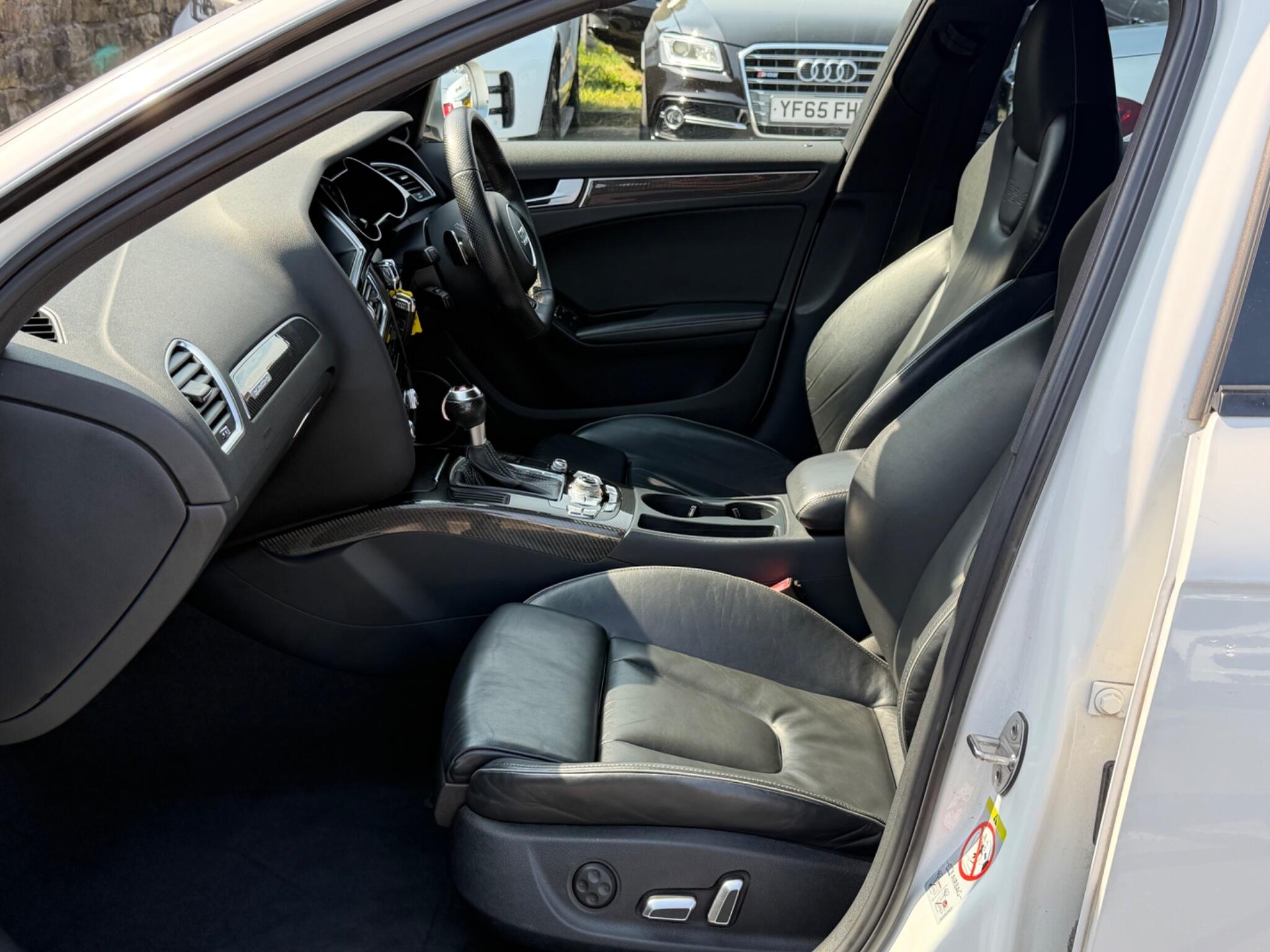 Audi RS4 view 15