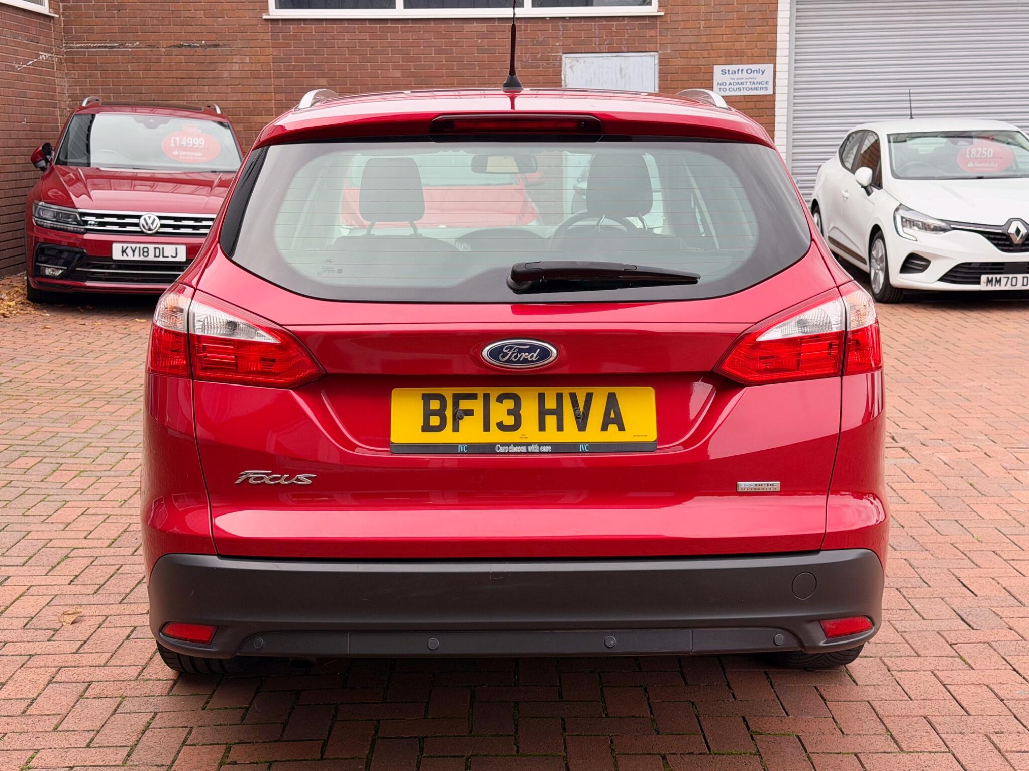Ford Focus view 23