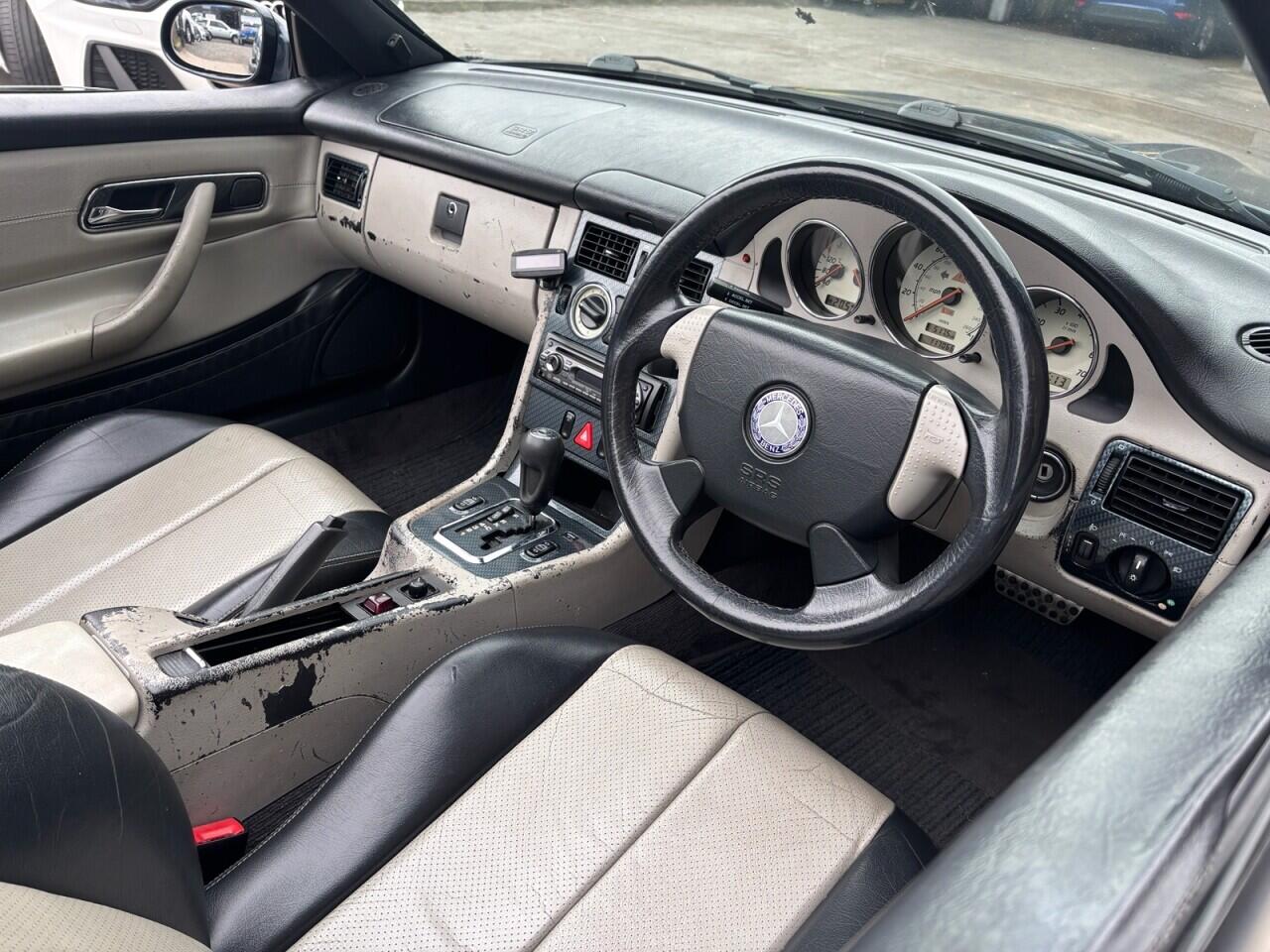 Mercedes-Benz SLK view 9