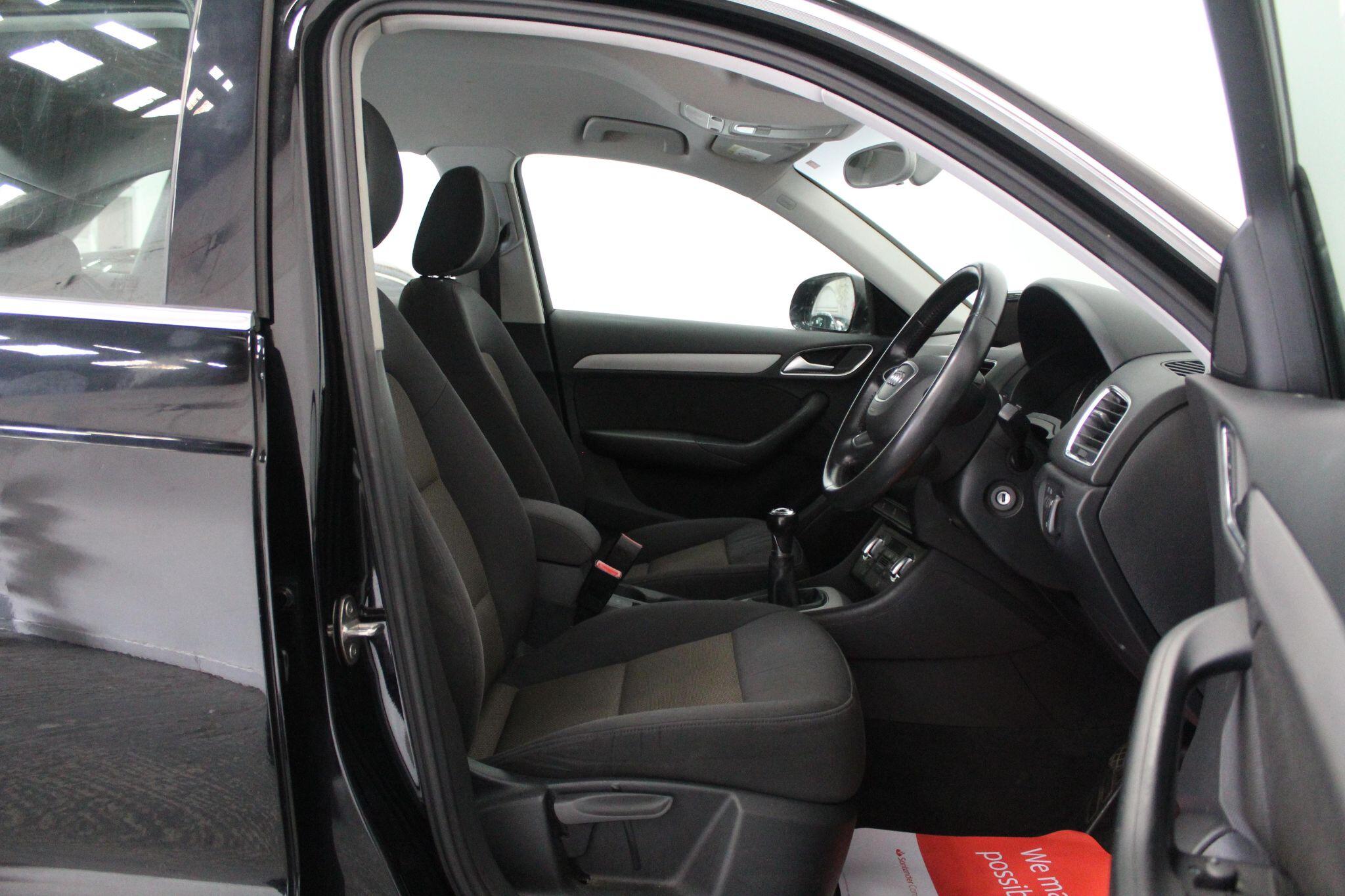 Audi Q3 view 29