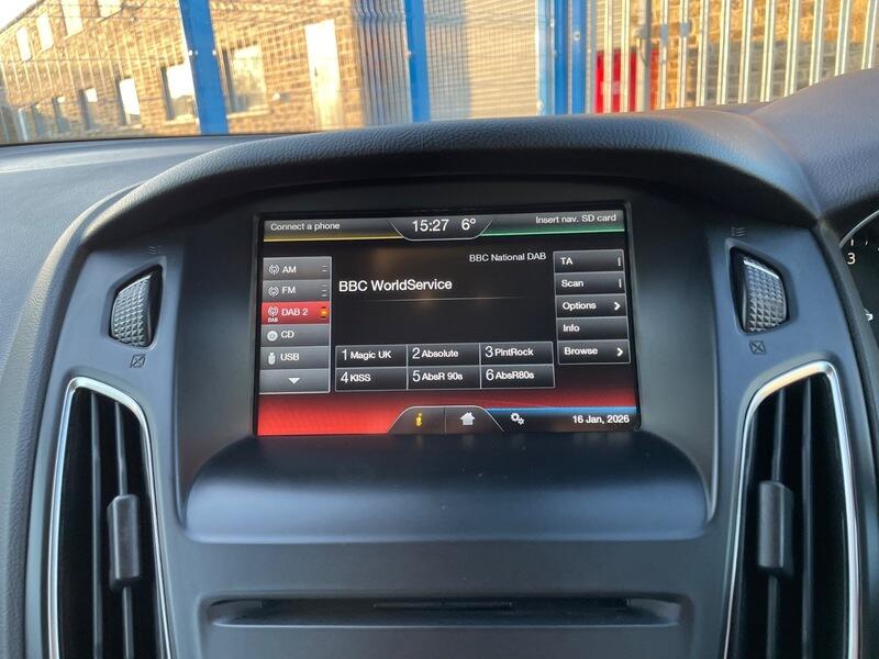 2015 Ford Focus image 16
