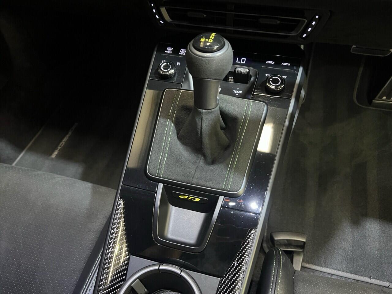 Porsche 911 view 14