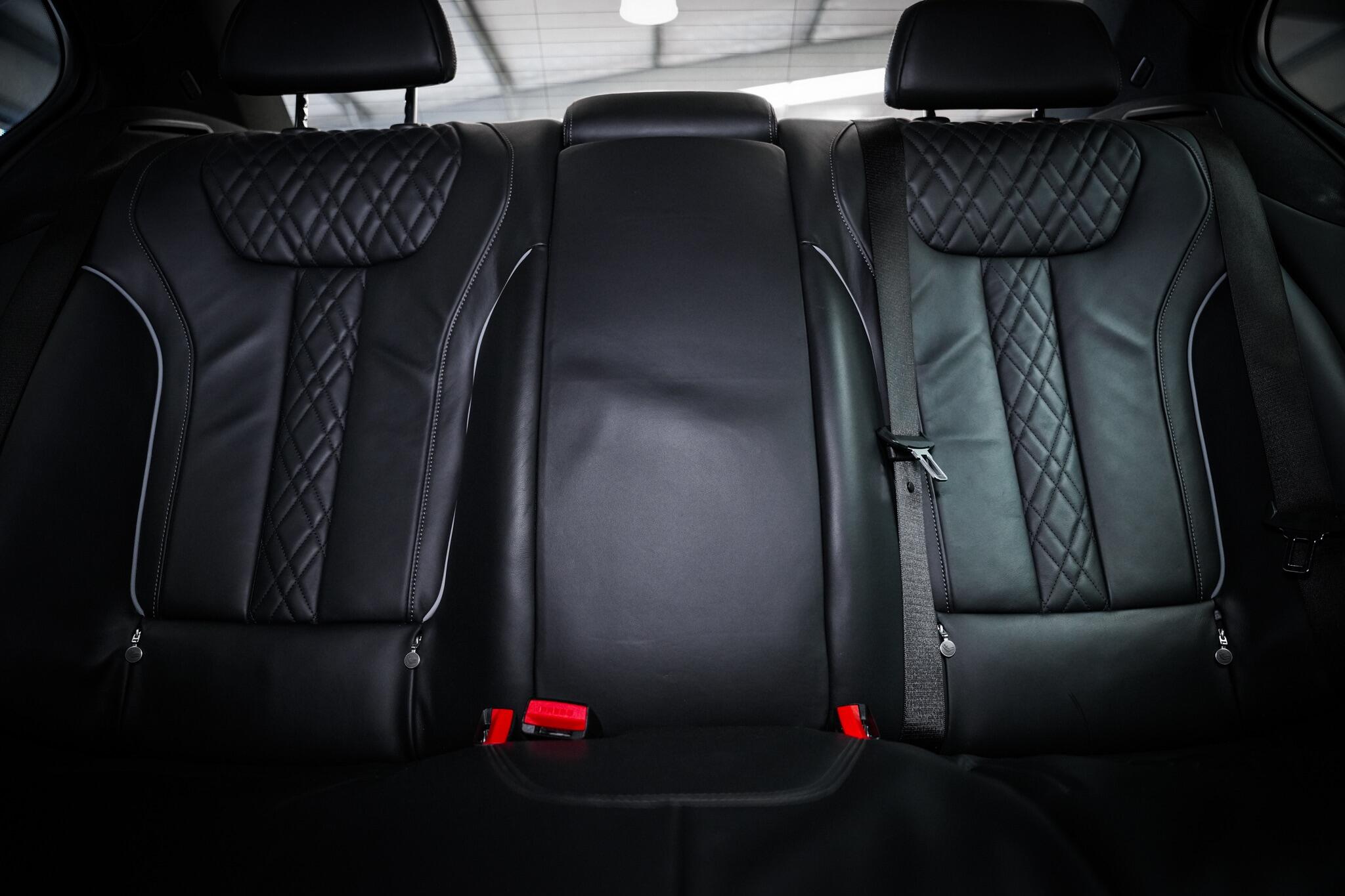 BMW 7 Series view 24