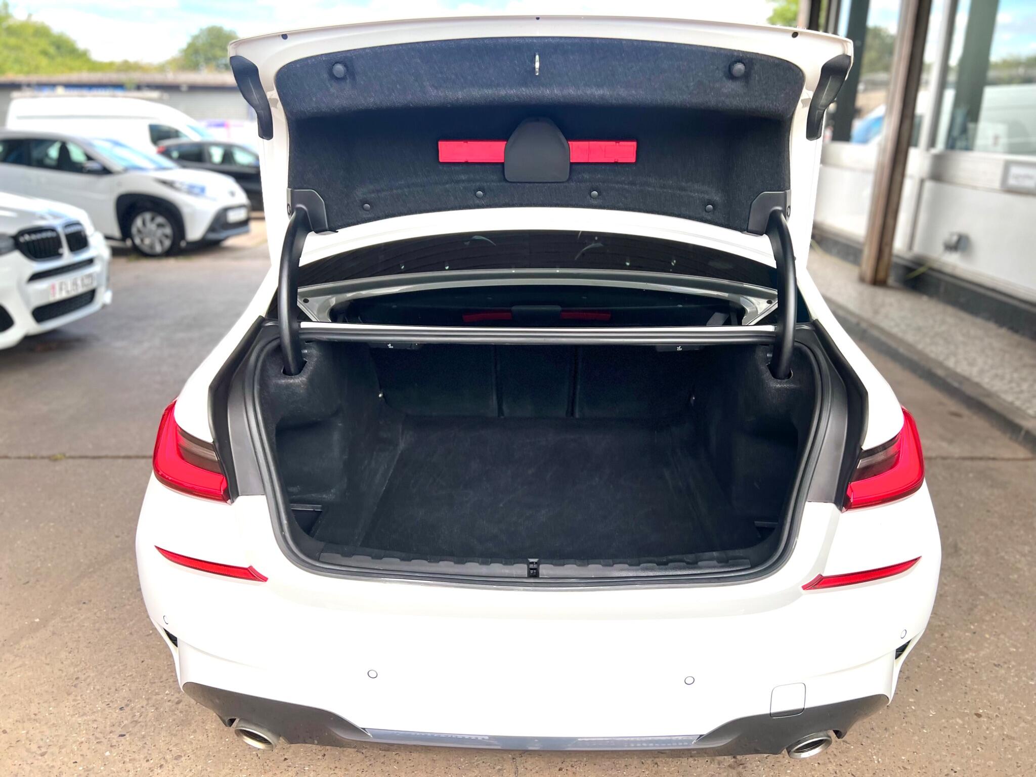 BMW 3 Series view 17