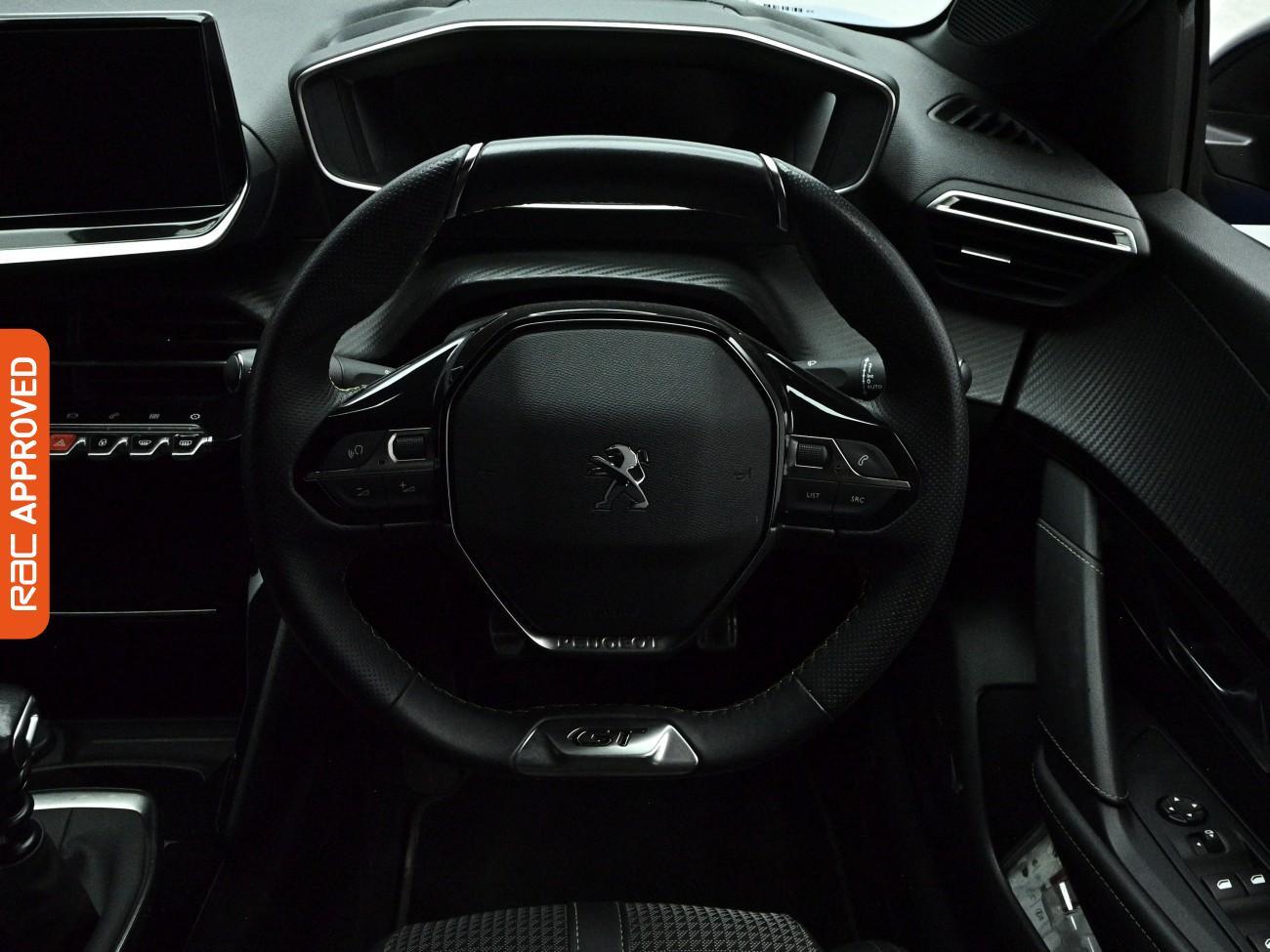 Peugeot 208 view 9