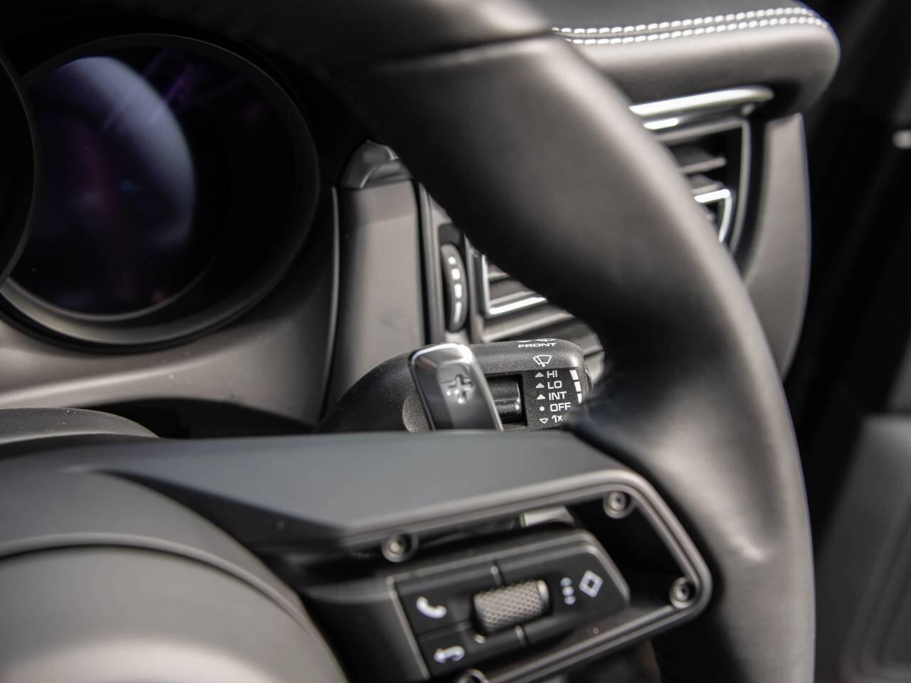 Porsche Macan view 55