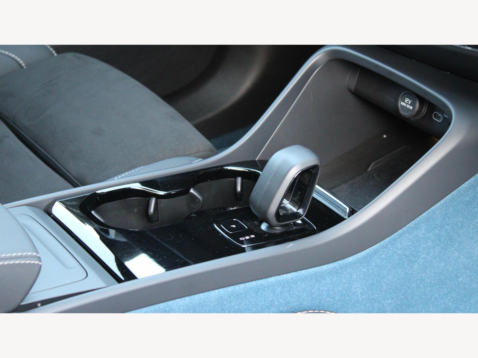 Volvo XC40 view 29