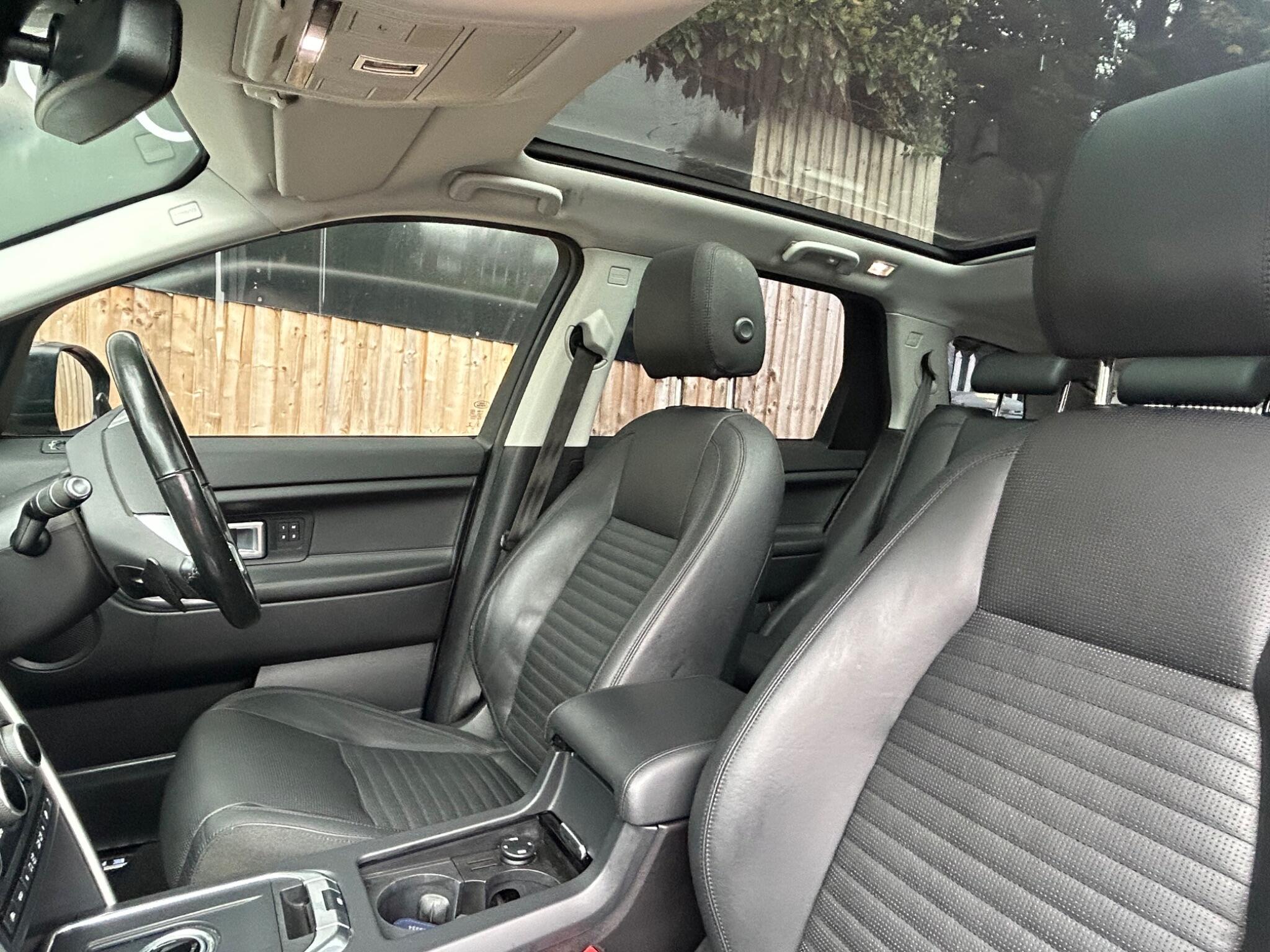 Land Rover Discovery Sport view 36