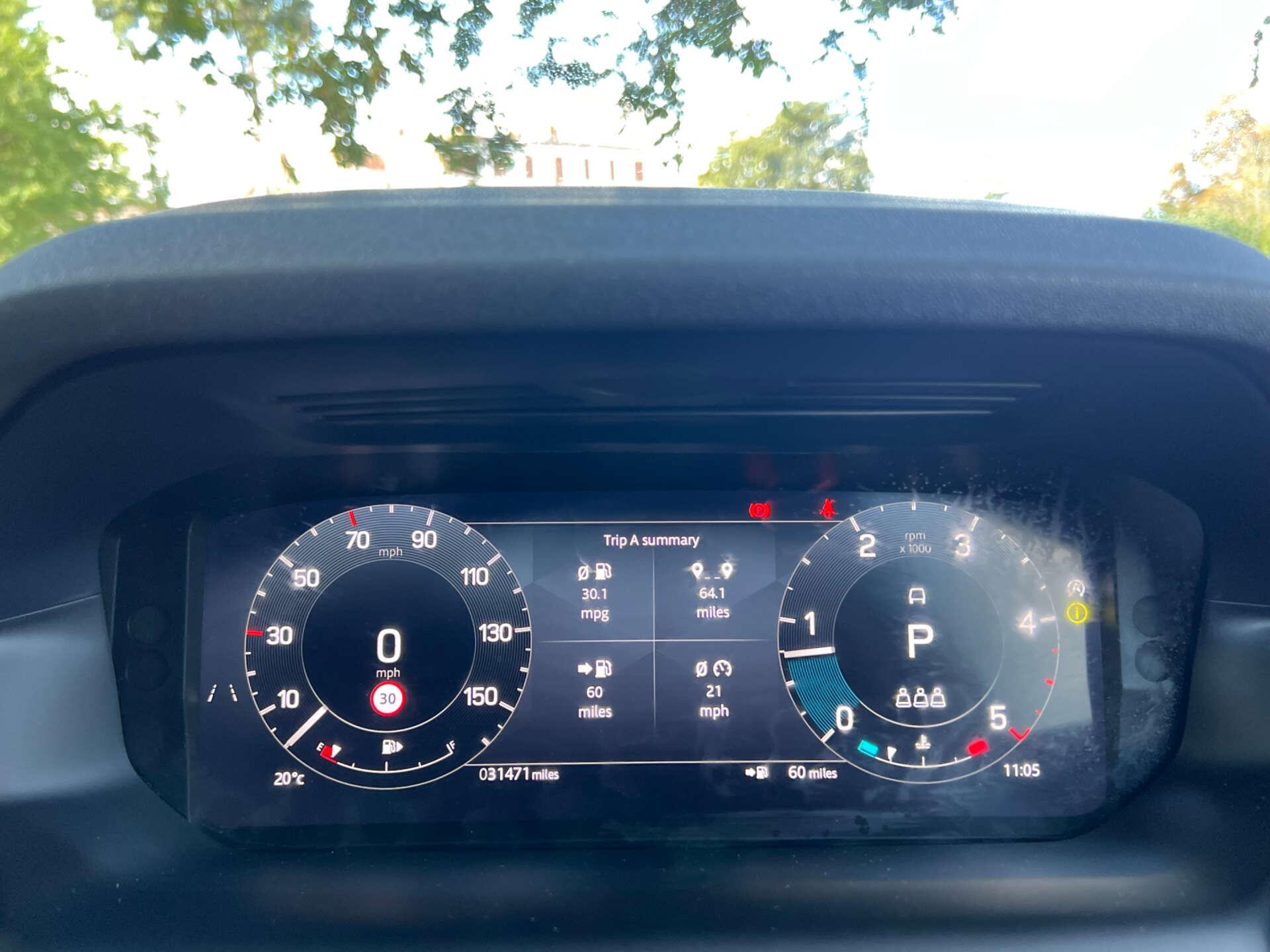 Land Rover Discovery Sport view 43
