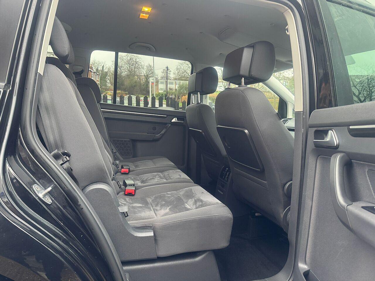 Volkswagen Touran view 17