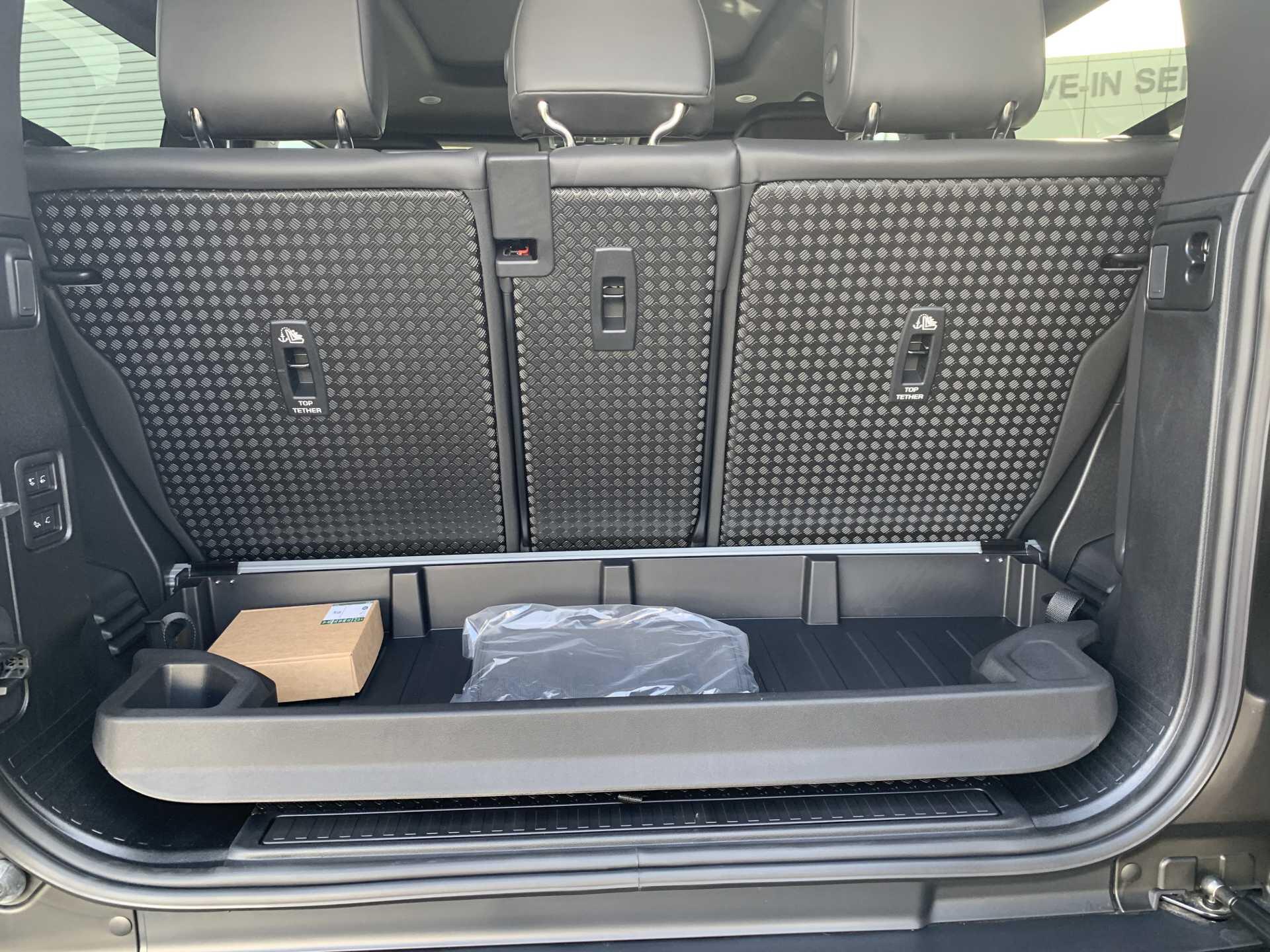 Land Rover Defender view 9