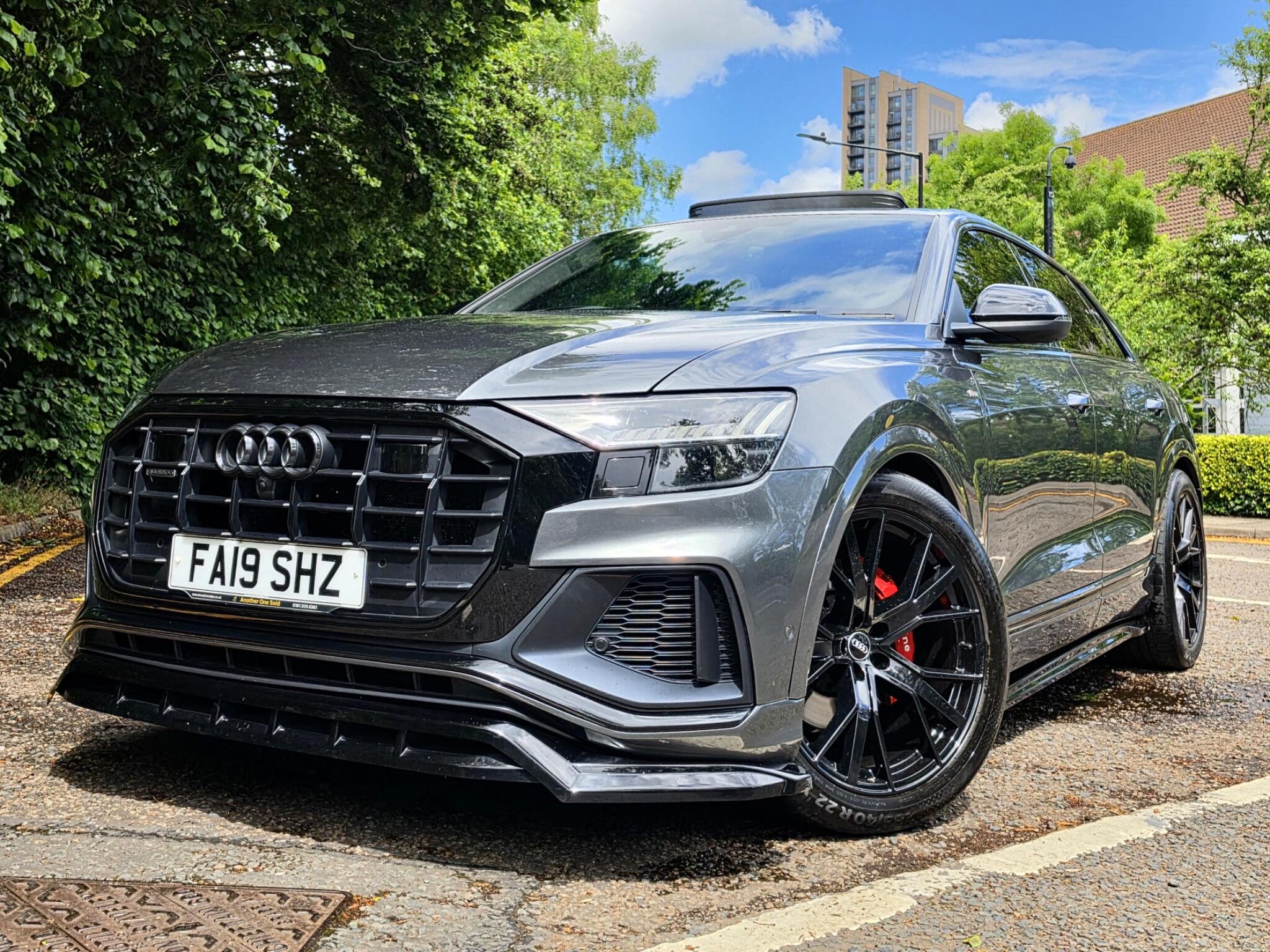 Audi Q8 view 5