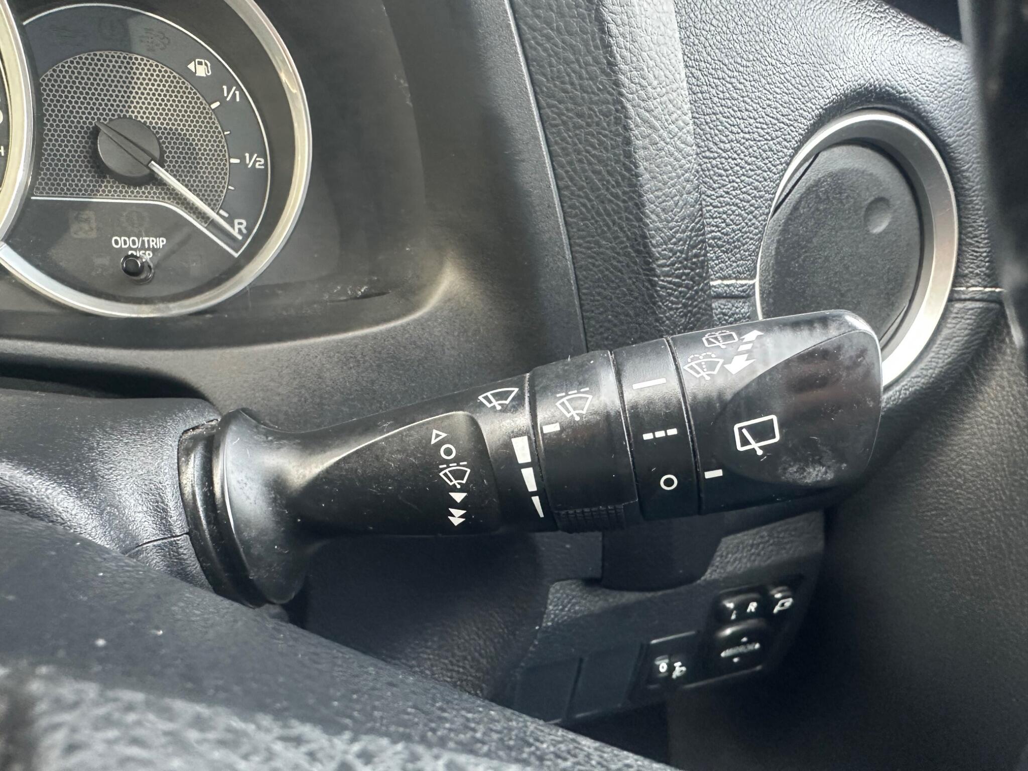 2014 Toyota Auris image 22
