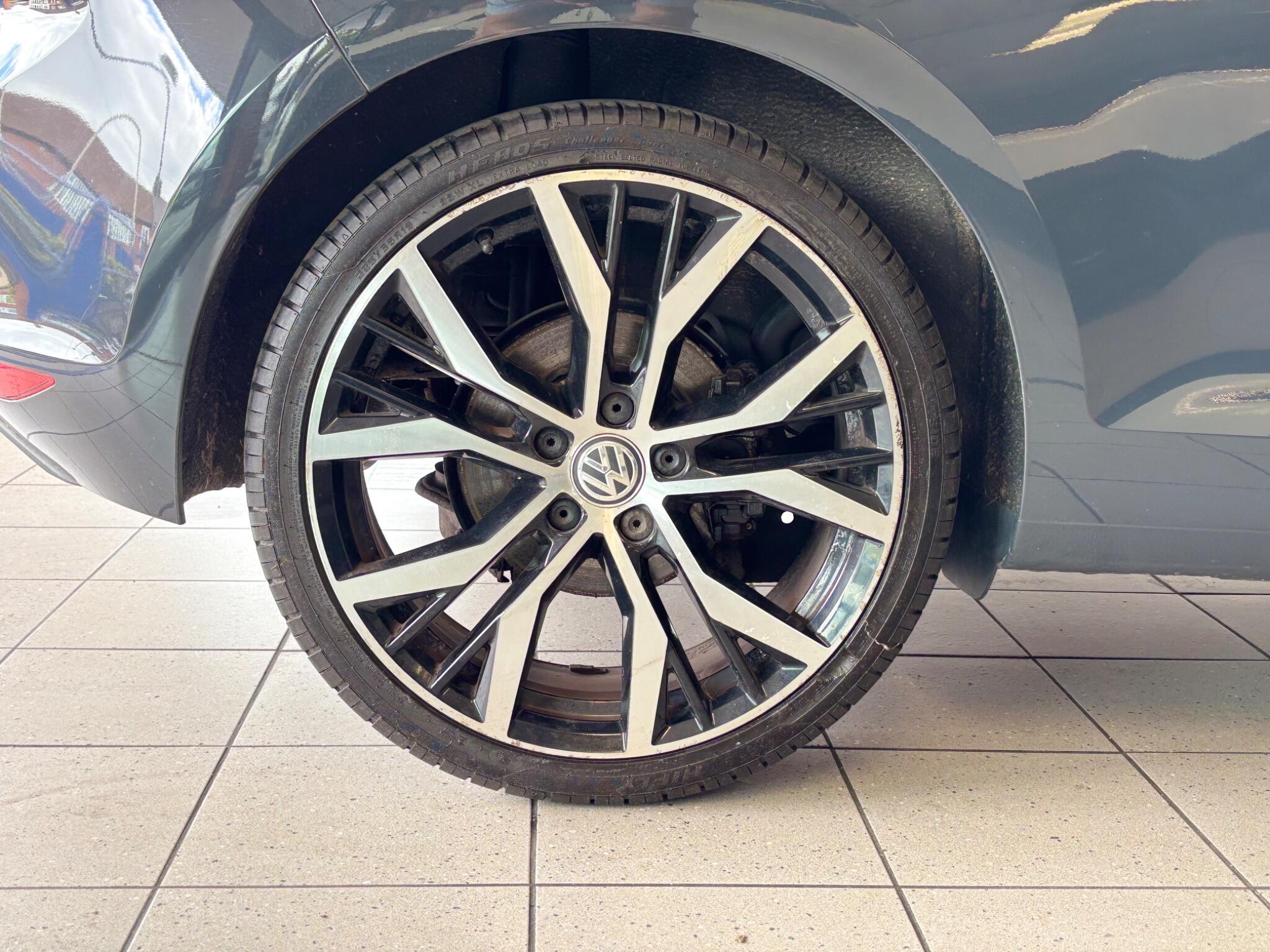 Volkswagen Golf view 14