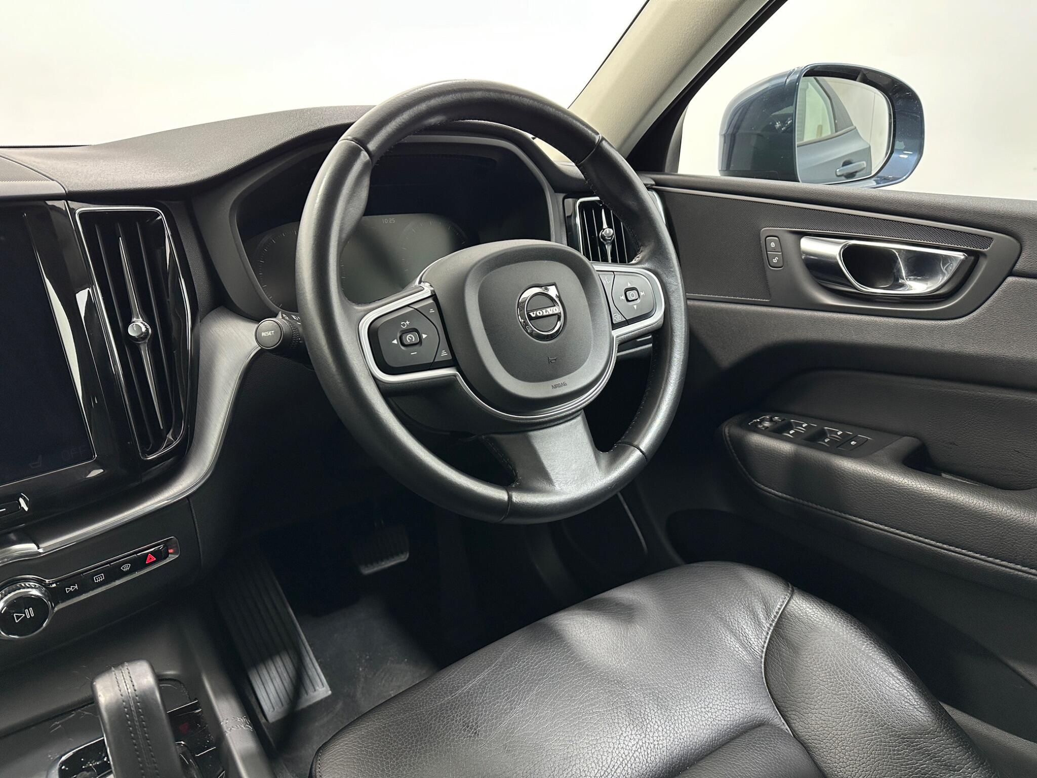 Volvo XC60 view 12