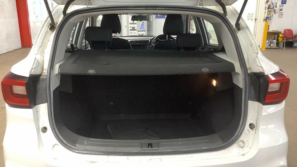 MG ZS view 15
