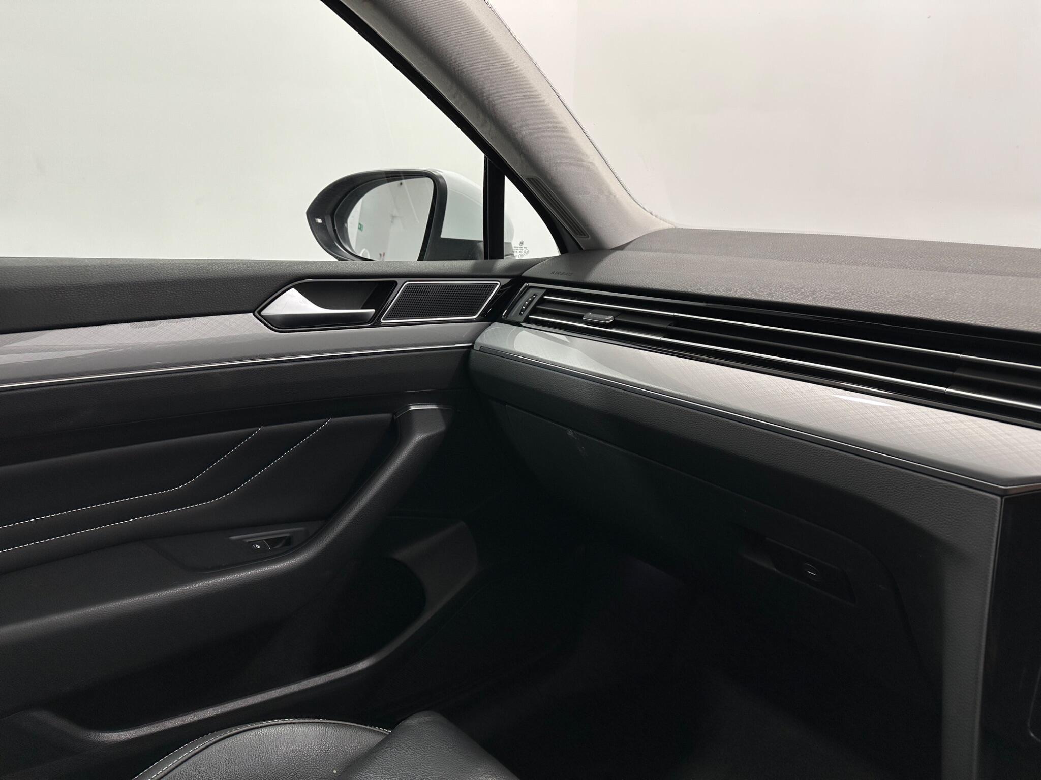 Volkswagen Passat view 27