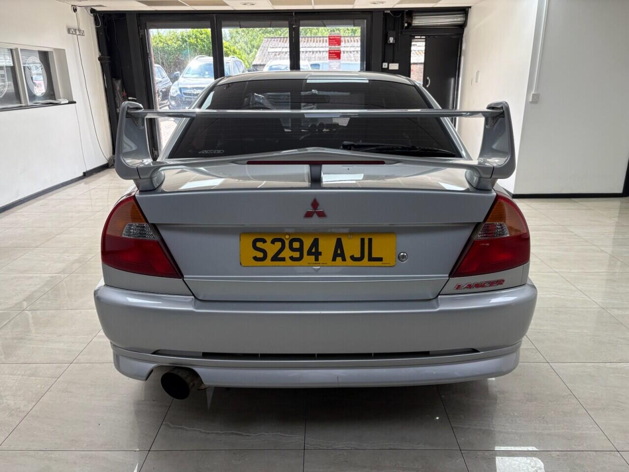 Mitsubishi Lancer view 4