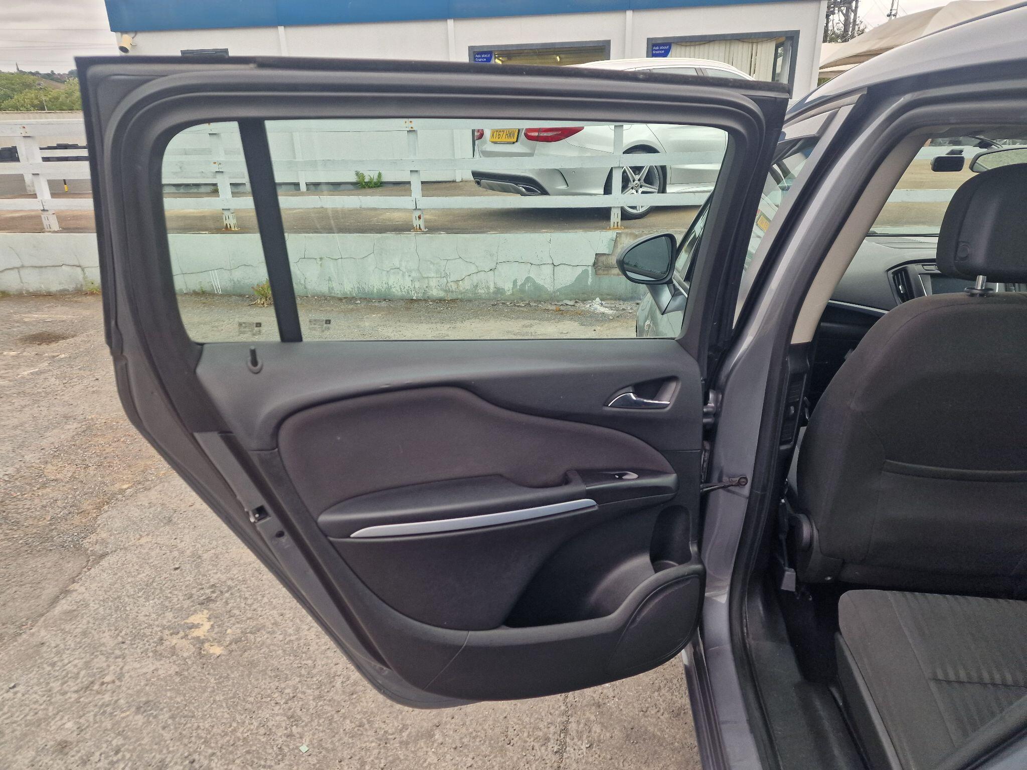 Vauxhall Zafira Tourer view 41