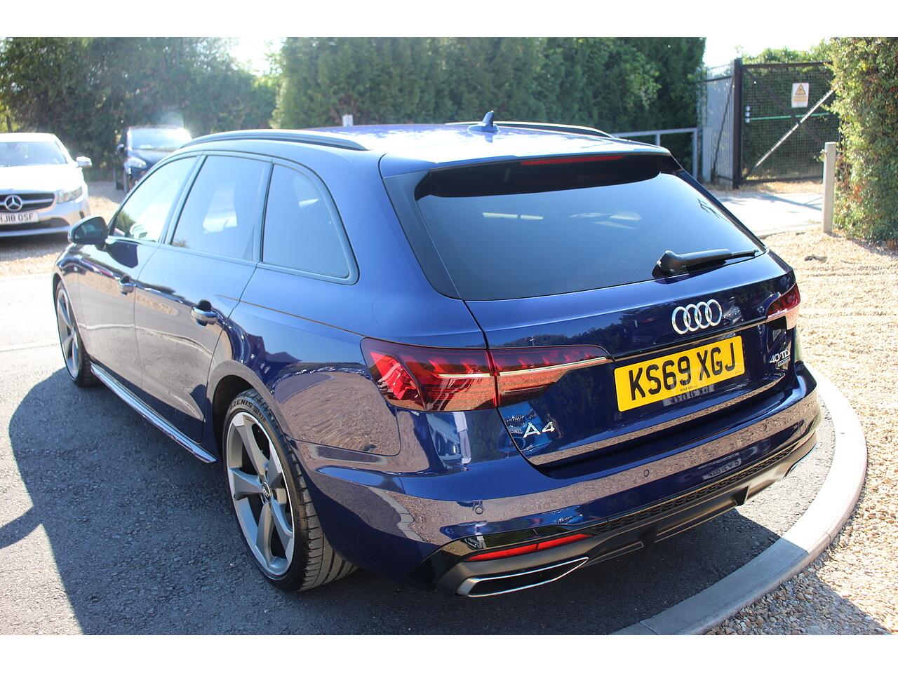 Audi A4 Avant view 10