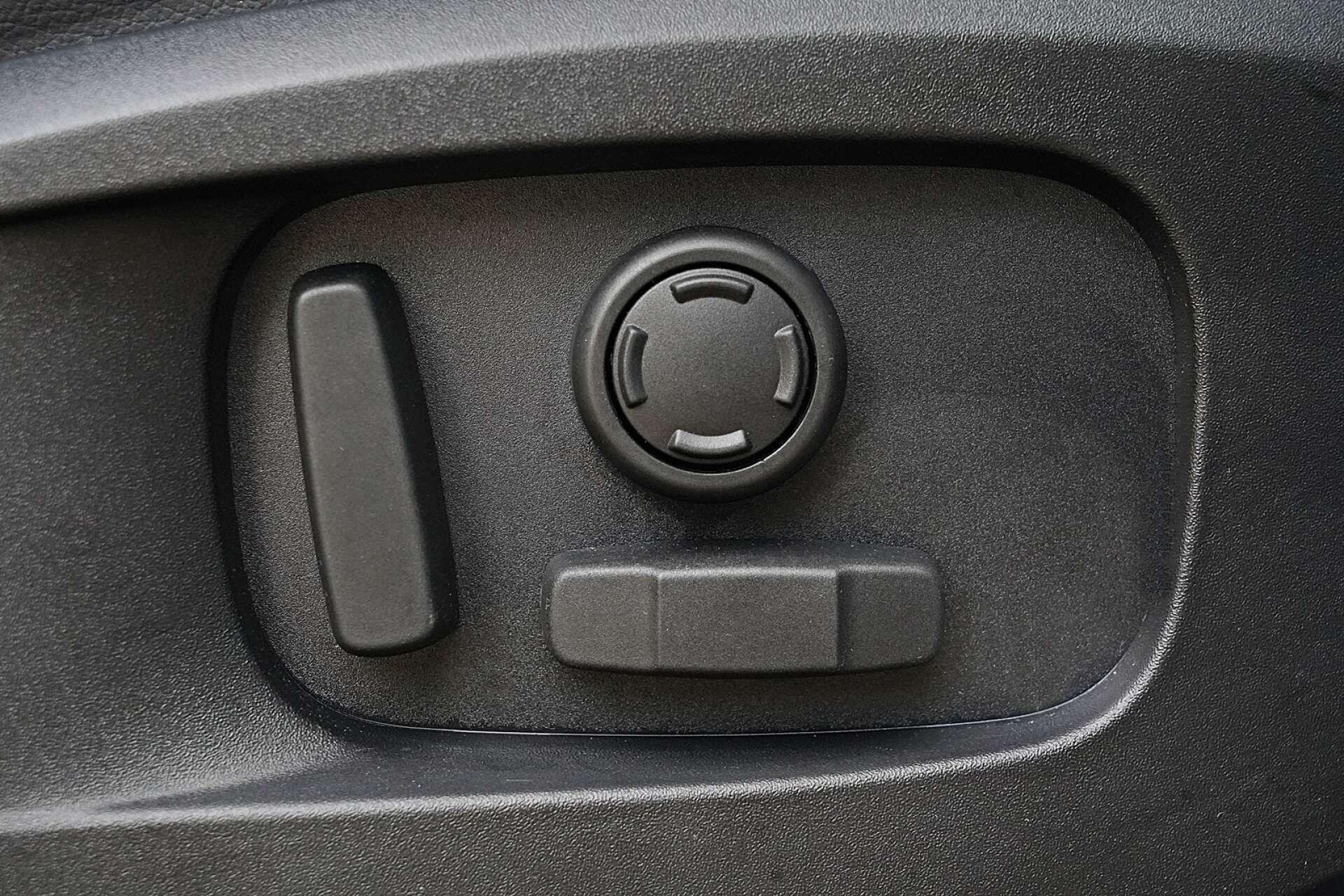 Land Rover Defender view 20