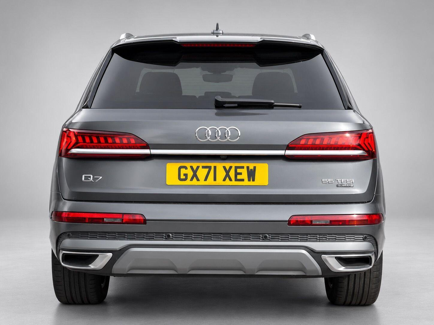 Audi Q7 view 12
