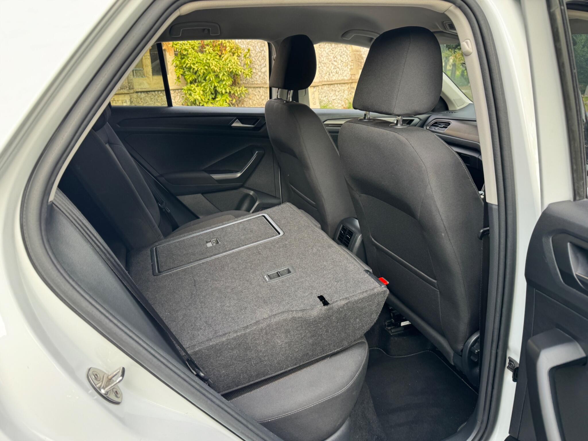 Volkswagen T-Roc view 31
