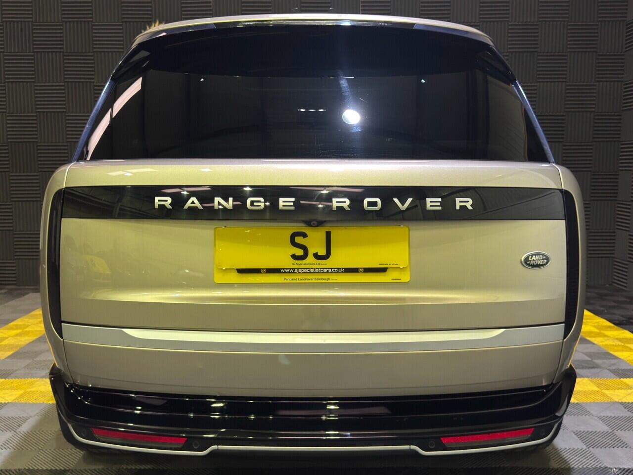 Land Rover Range Rover view 3