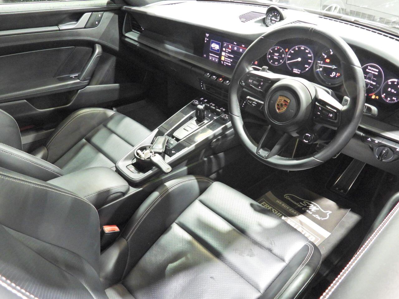 Porsche 911 view 4