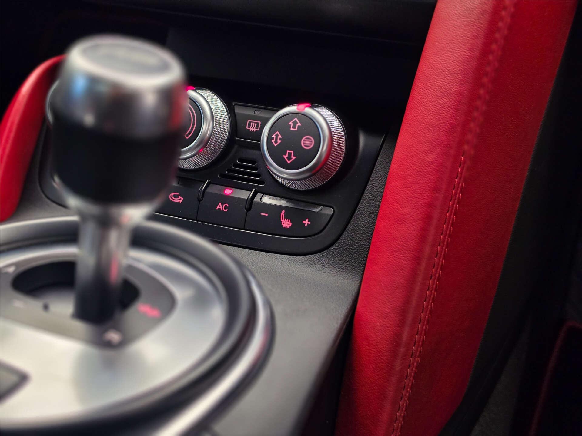 Audi R8 view 11