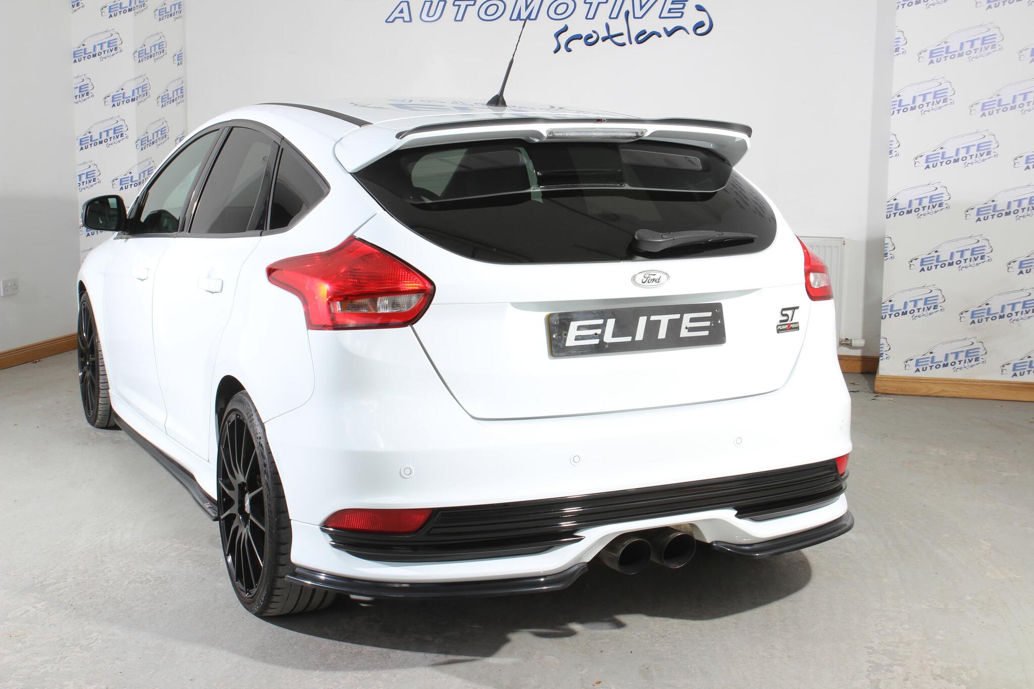 Ford Focus view 12