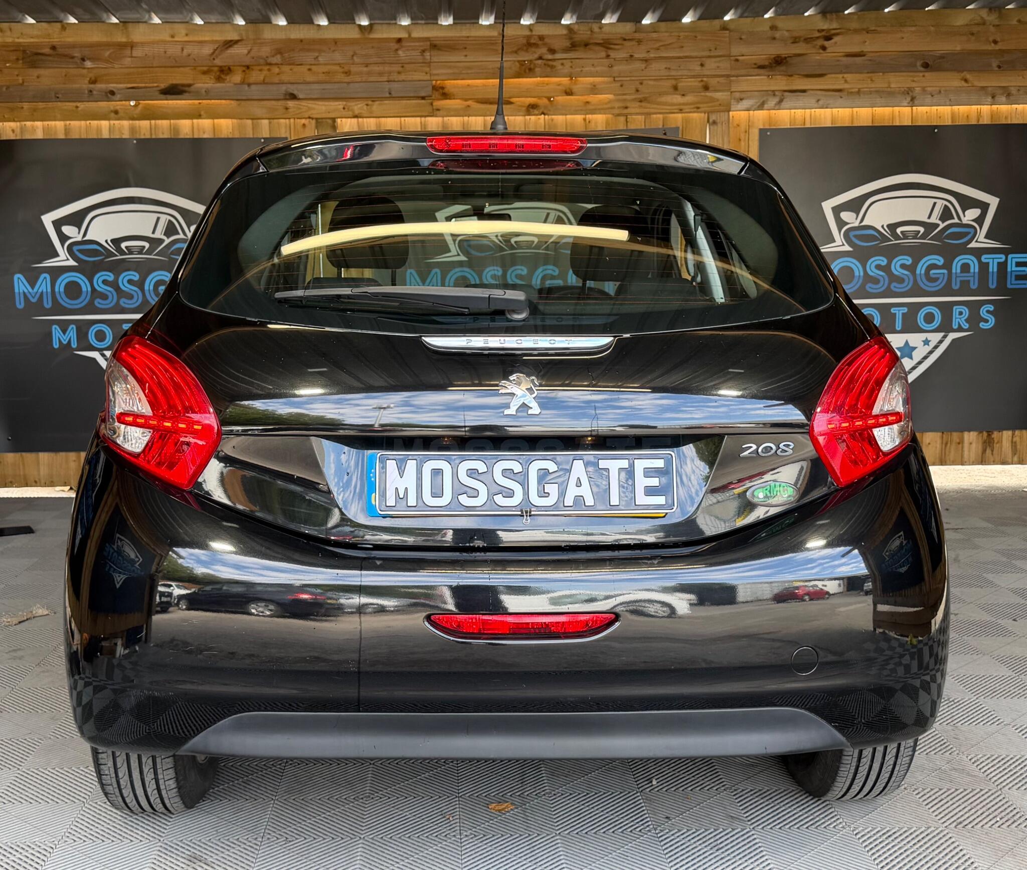 Peugeot 208 view 10