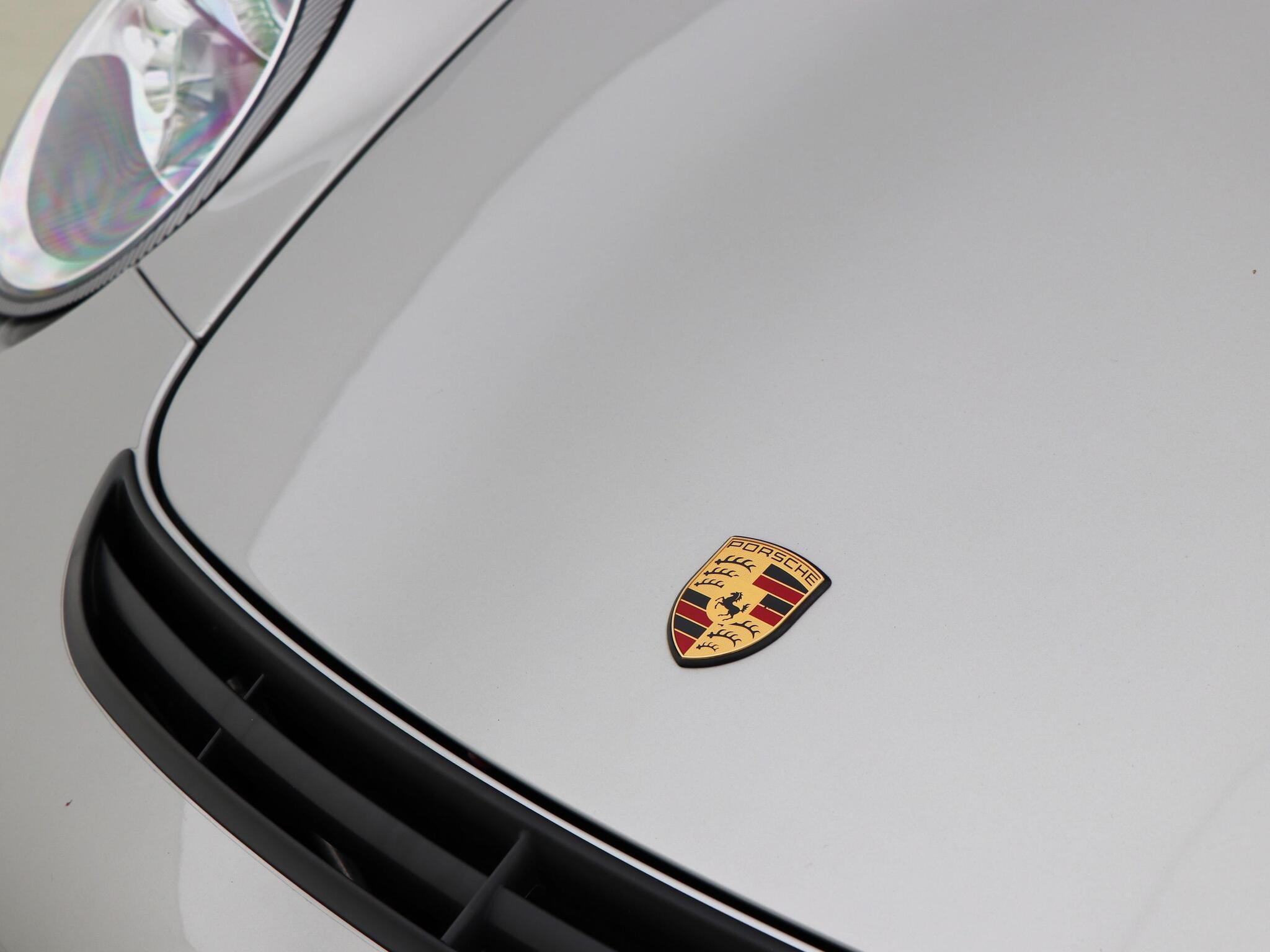 Porsche 911 view 17