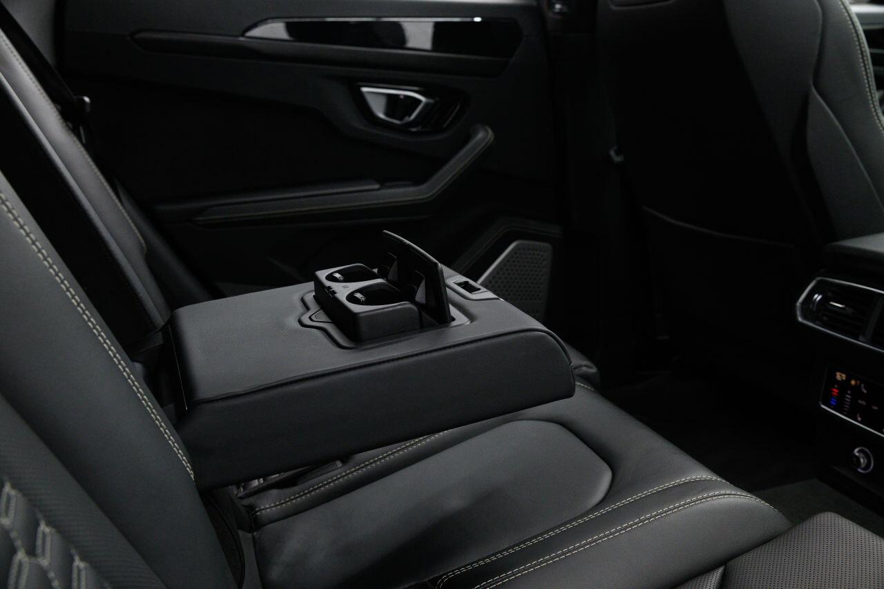 Lamborghini Urus view 60