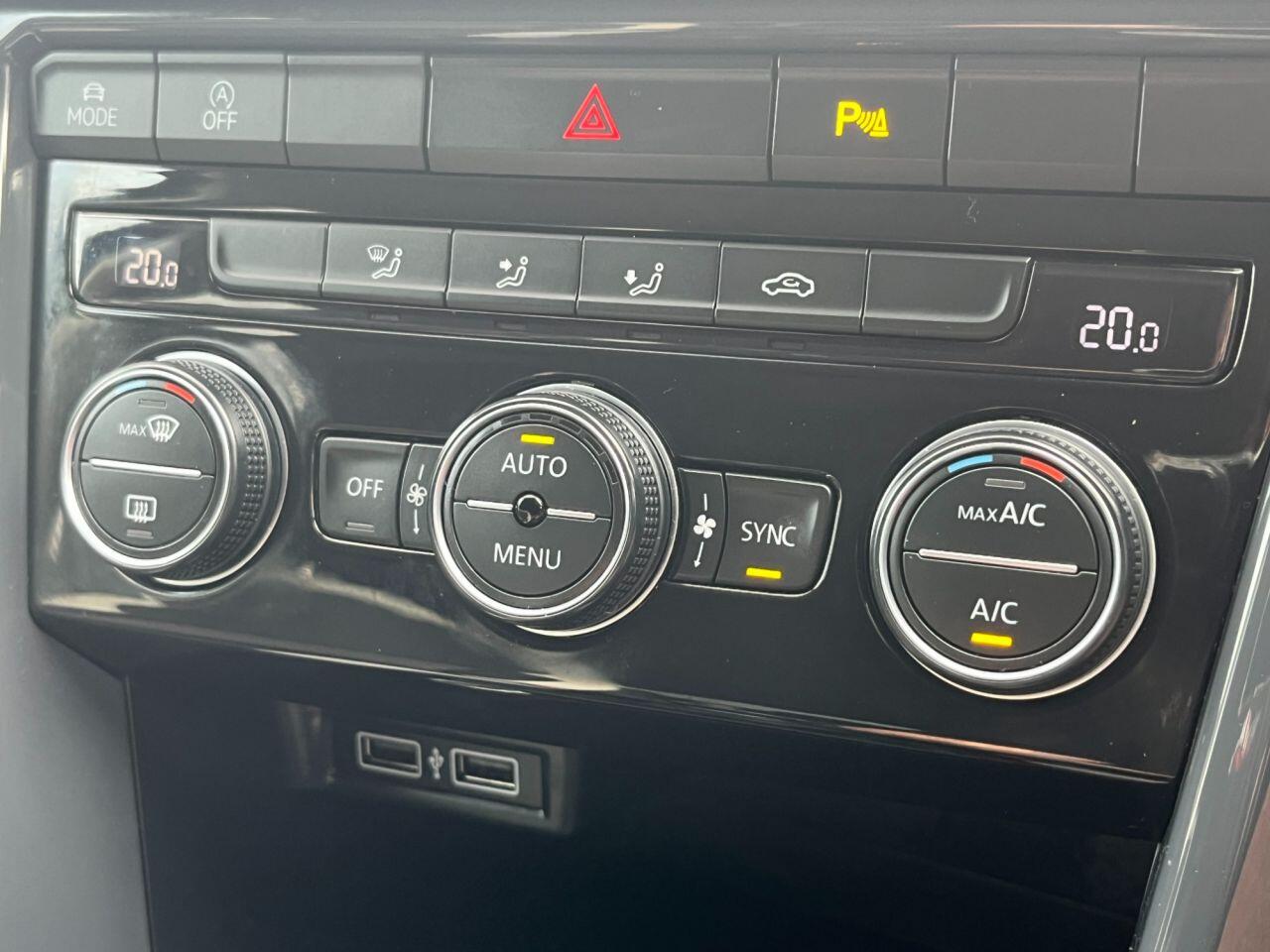 Volkswagen T-Roc view 22