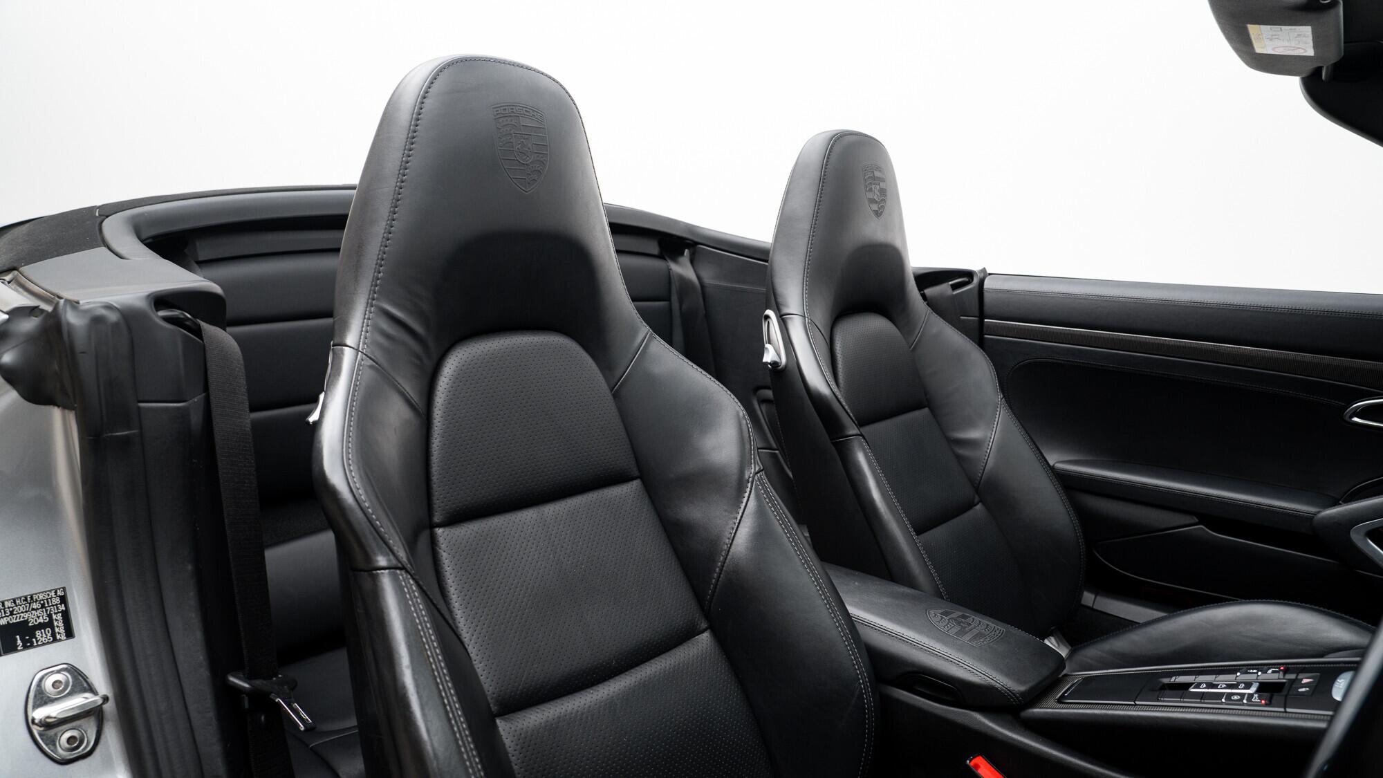 Porsche 911 view 8
