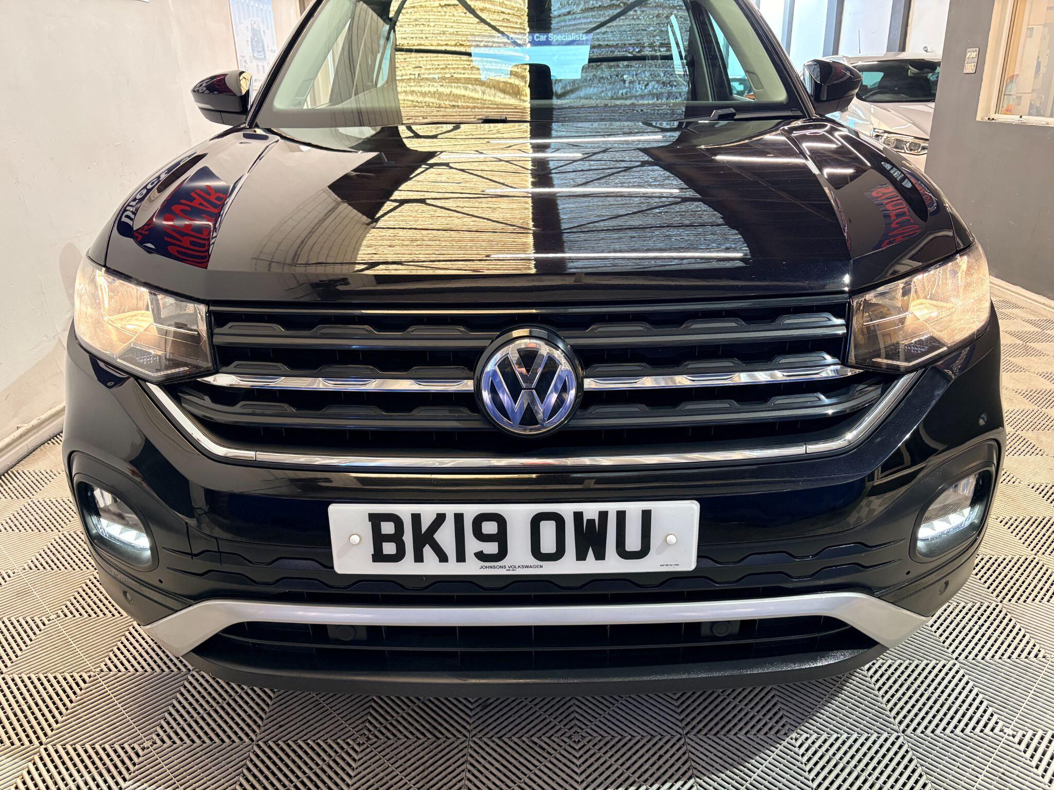 Volkswagen T-Cross view 4