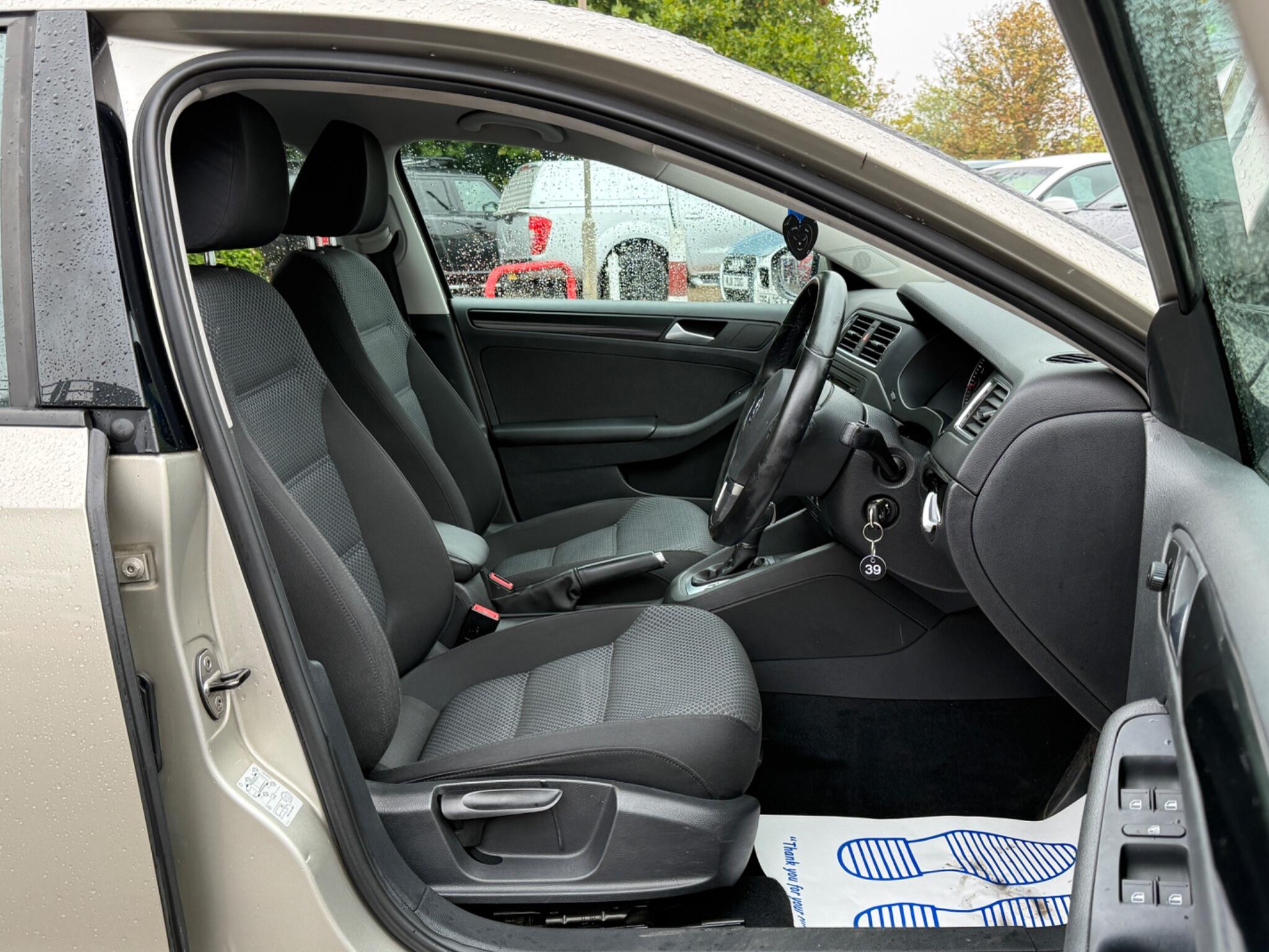 Volkswagen Jetta - Image 31