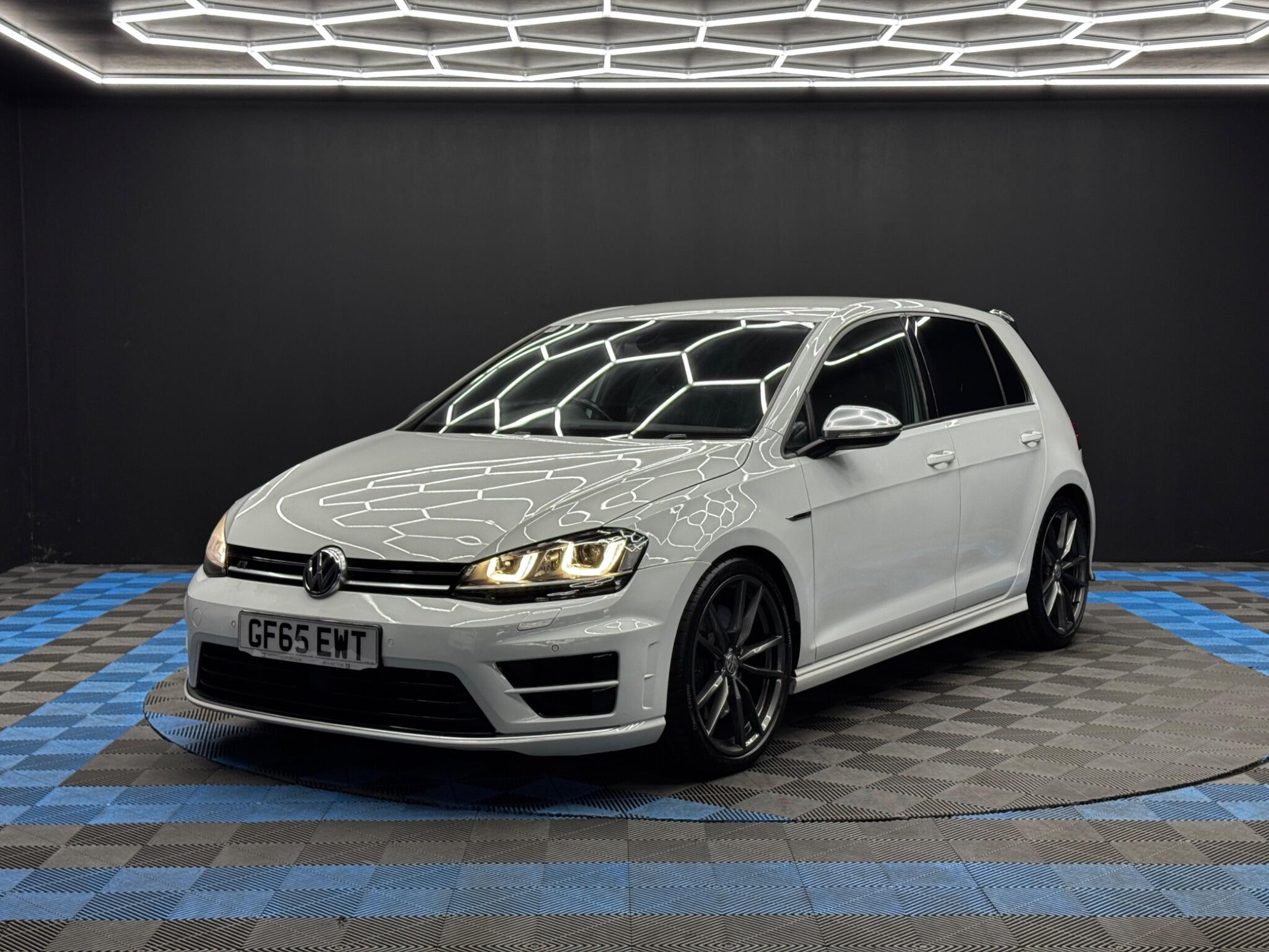 Volkswagen Golf view 3