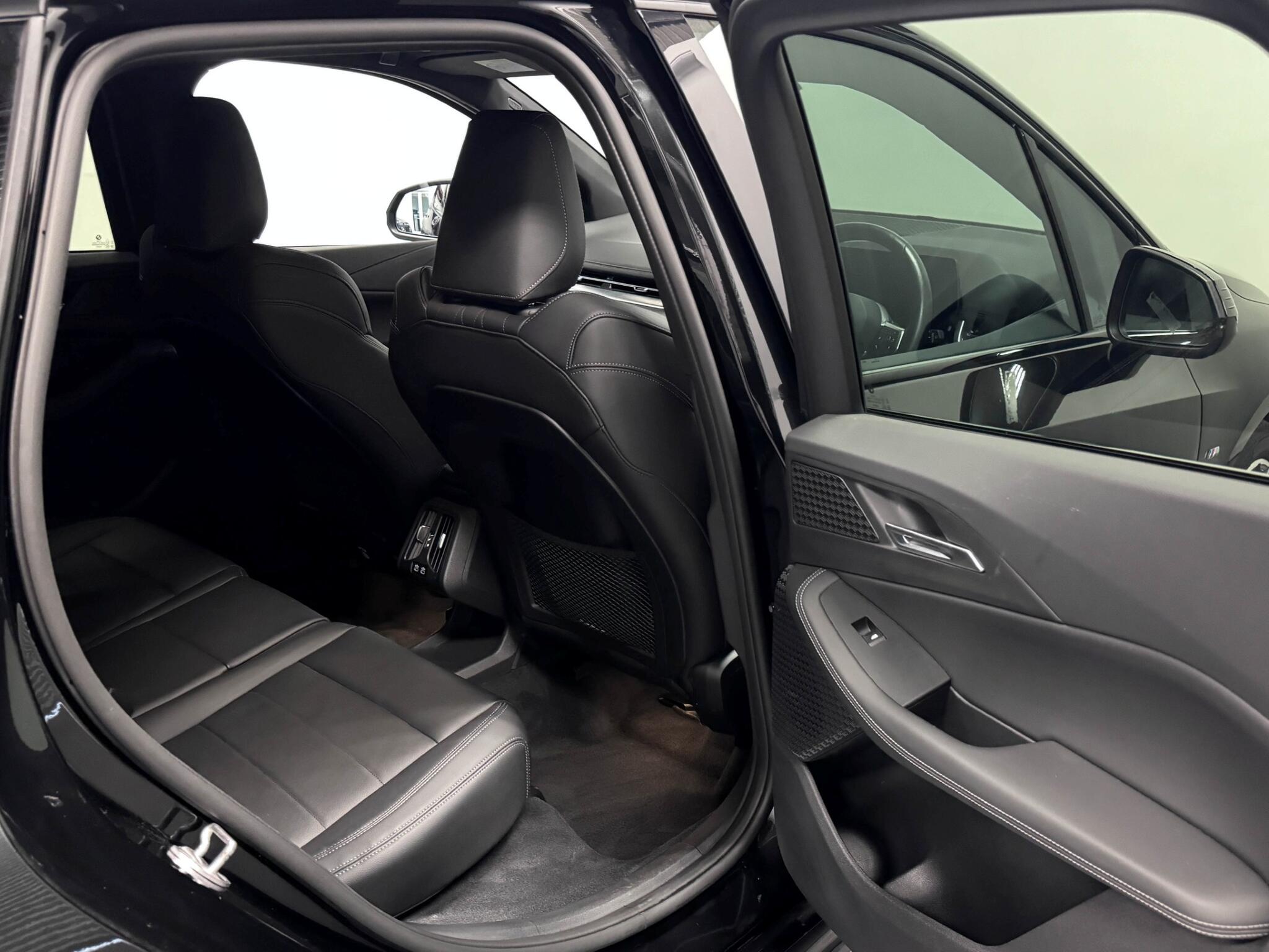 BMW 2 Series view 30