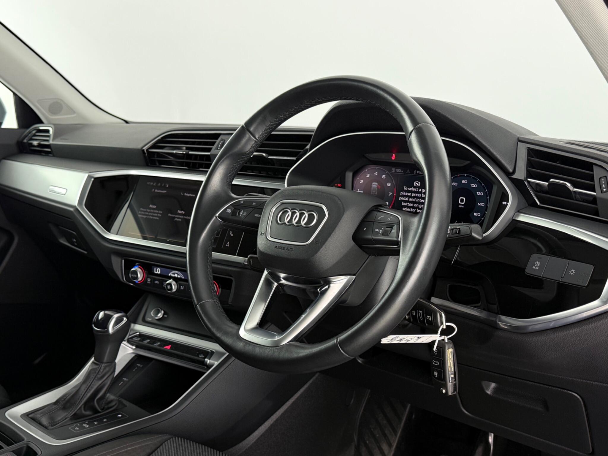 Audi Q3 view 3