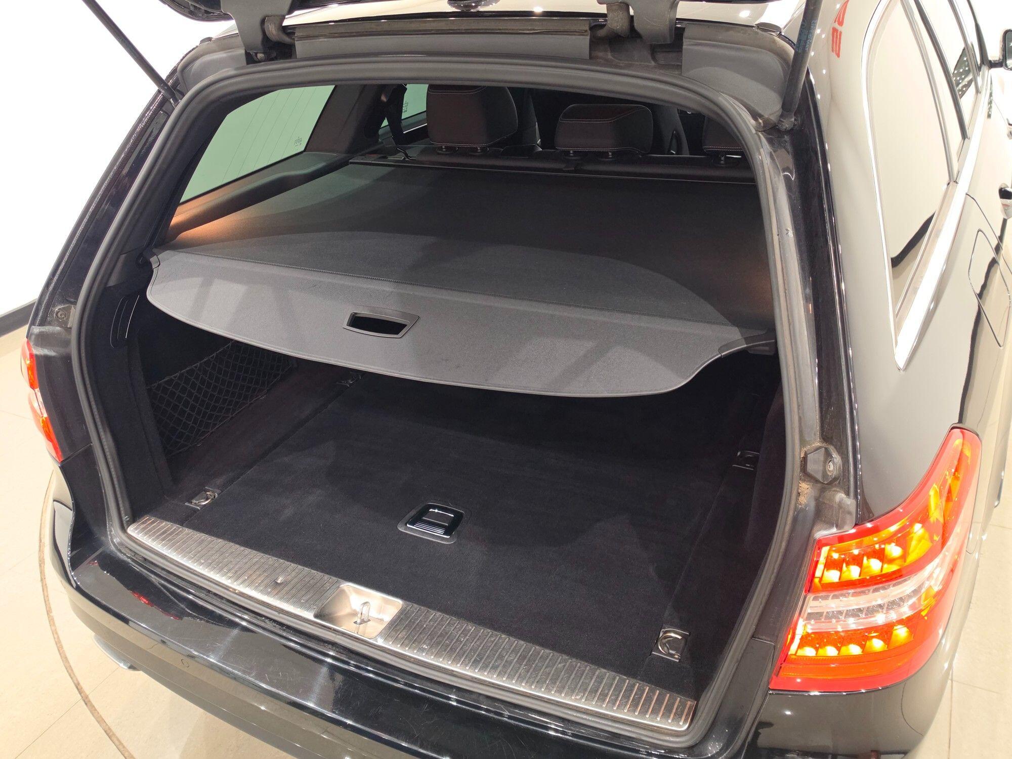 Mercedes-Benz E-Class view 53