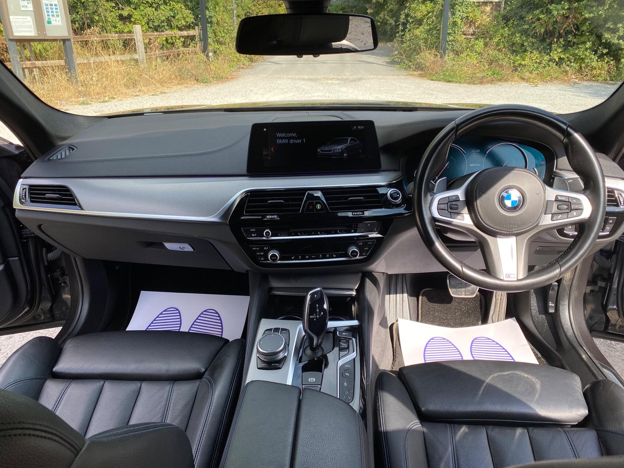 BMW 5 Series view 10
