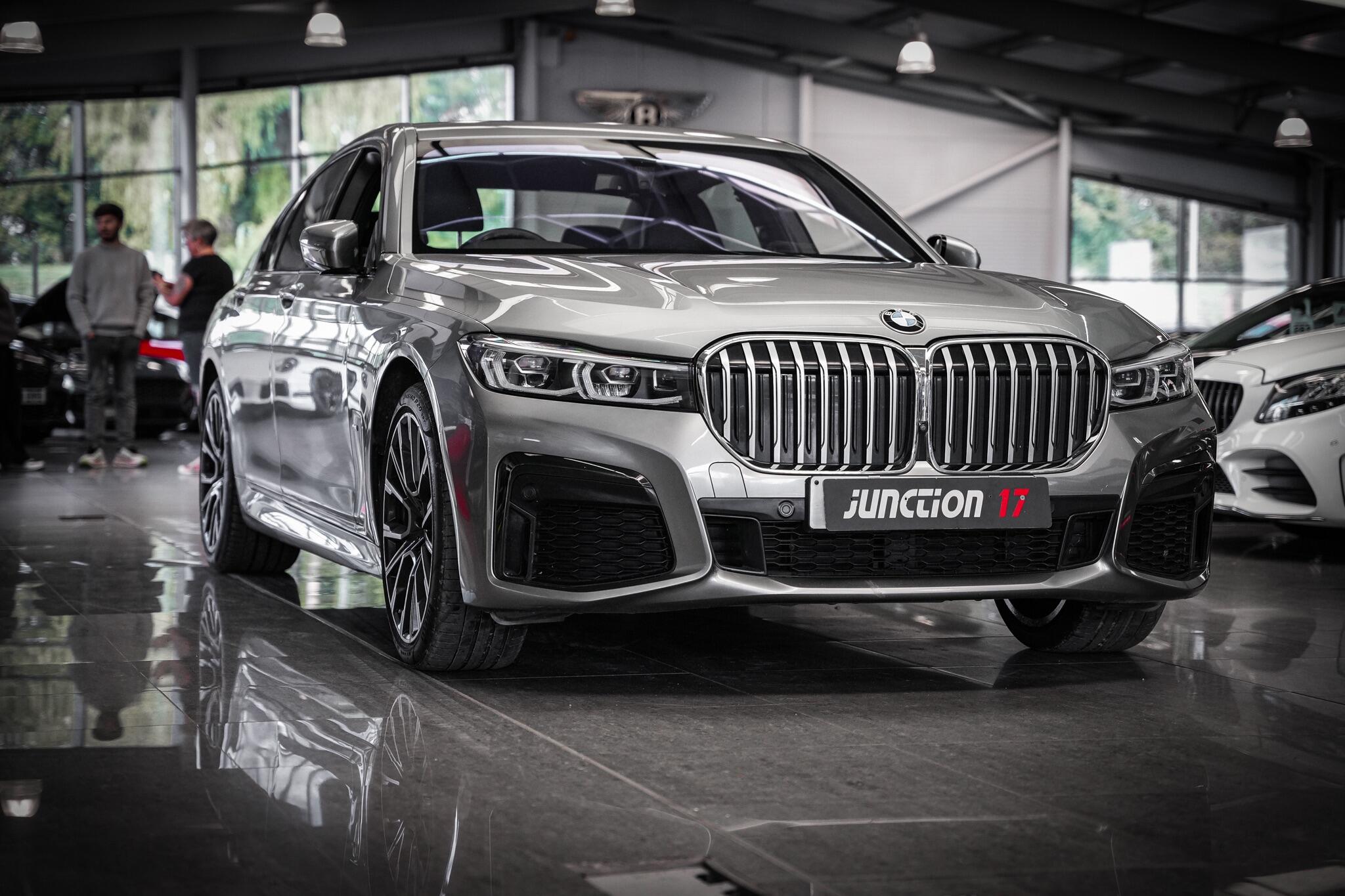 BMW 7 Series view 10