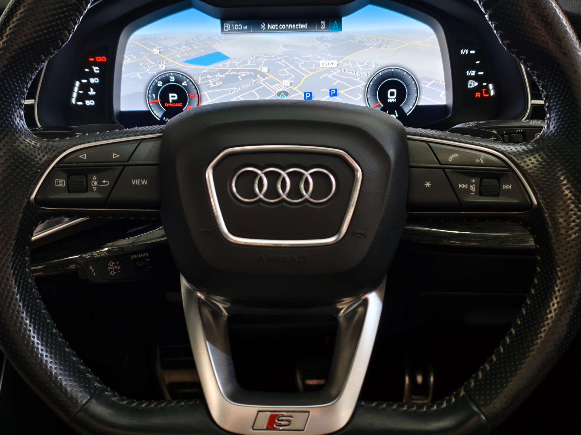 Audi Q8 view 26