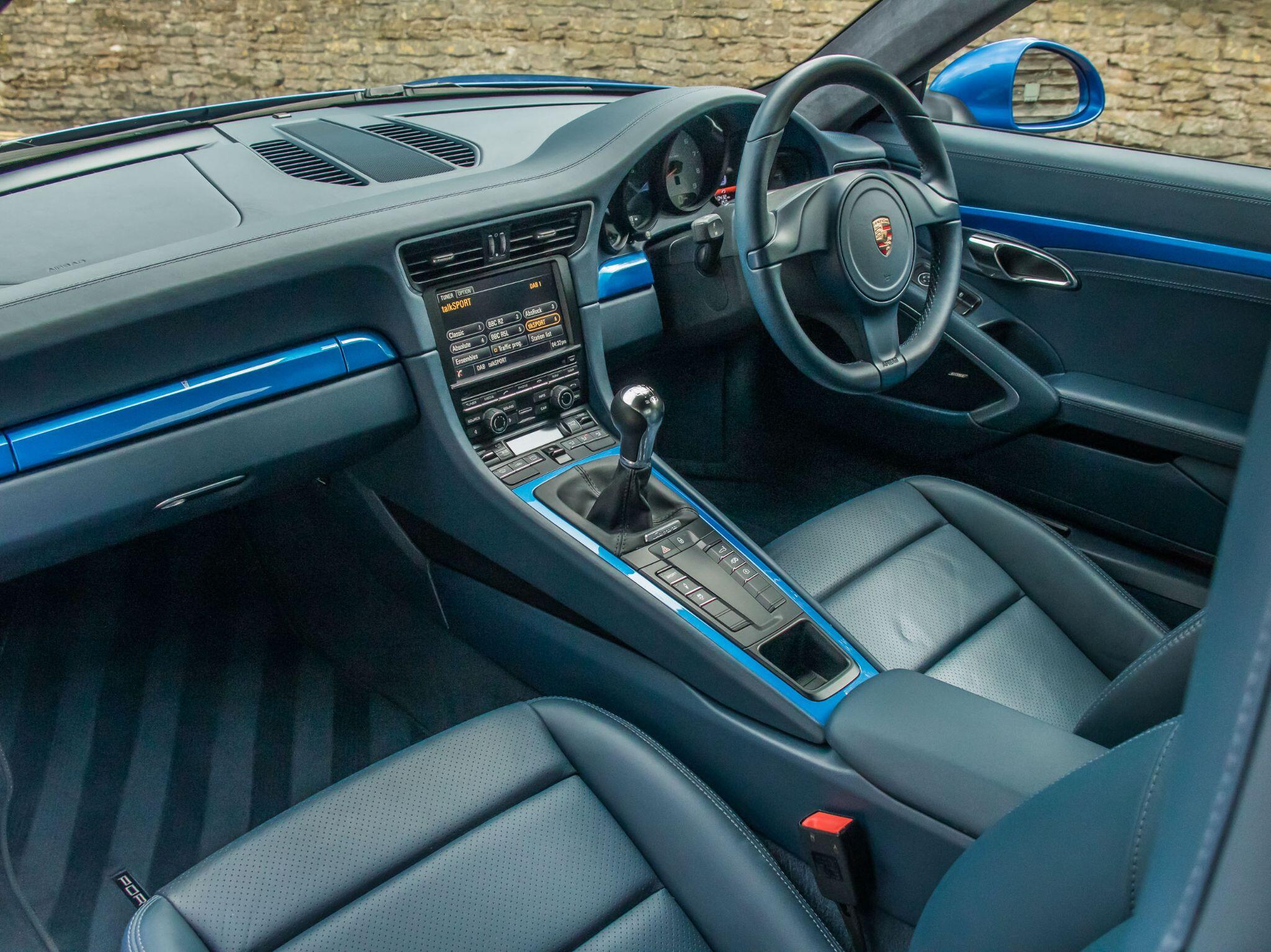 Porsche 911 view 22