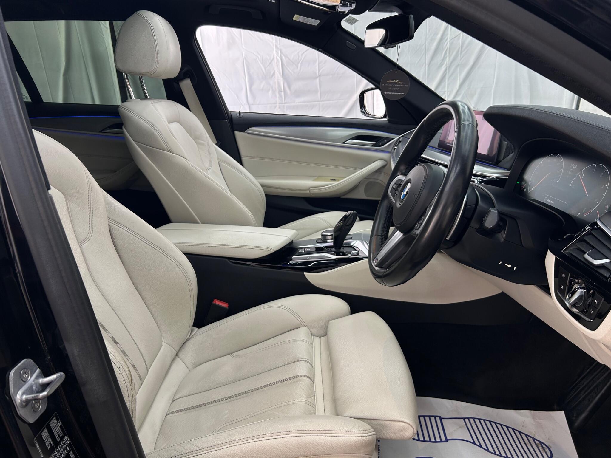 BMW 5 Series view 21
